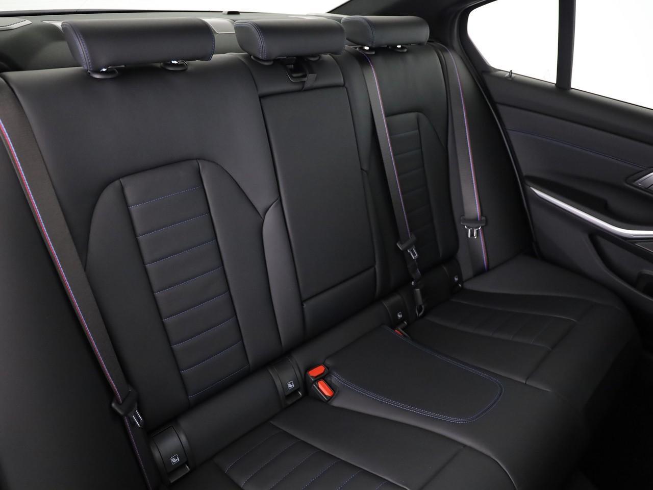 BMW 320 xDrive 48V d Steptronic M Sport Pro-image-15