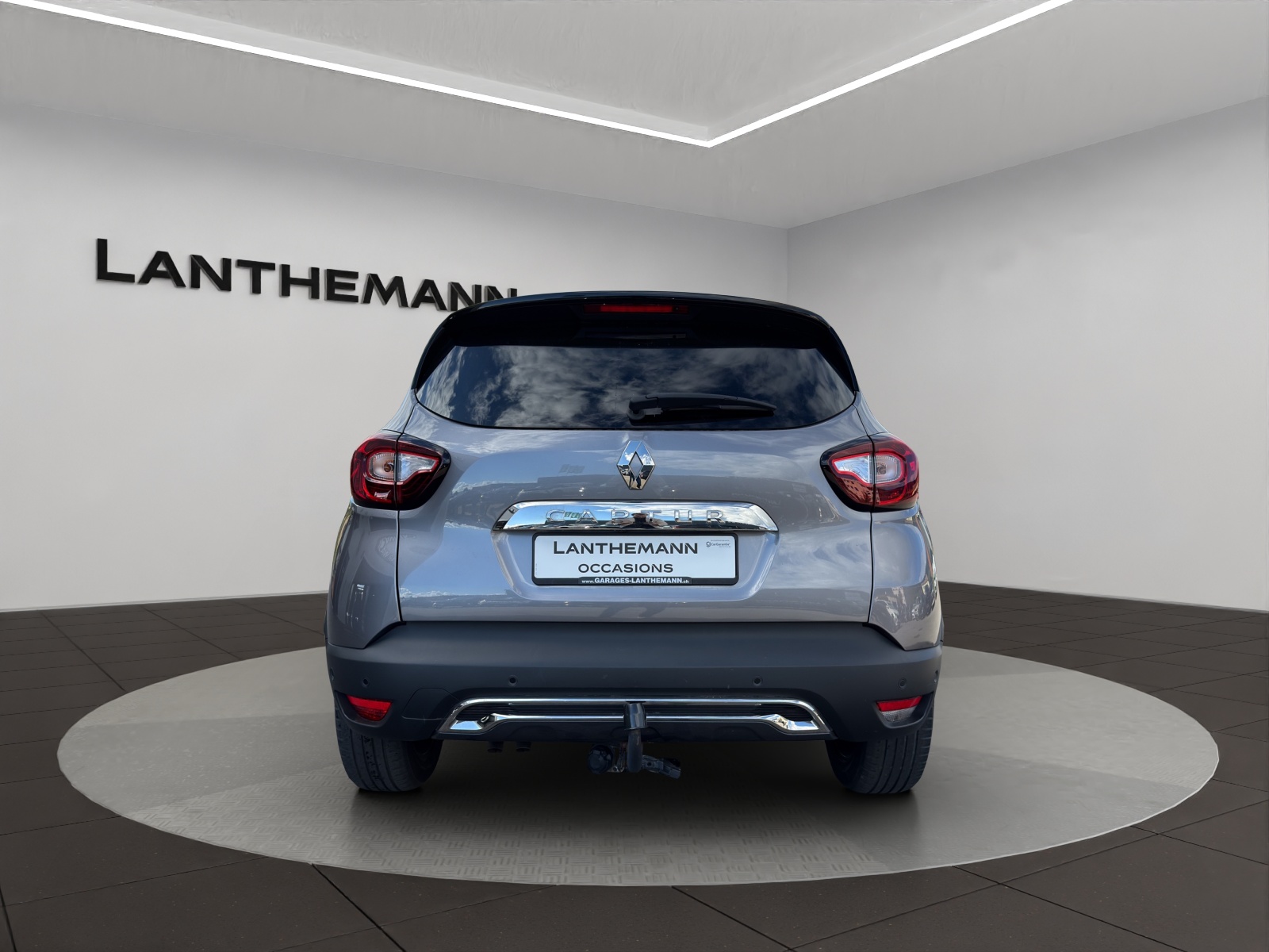 RENAULT Captur 1.3 T 16V Initiale Paris EDC-showroom-element-3