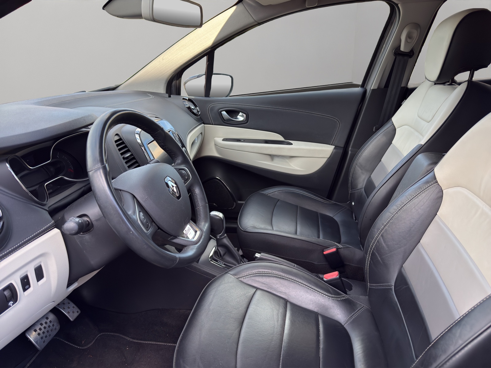RENAULT Captur 1.3 T 16V Initiale Paris EDC-image-8
