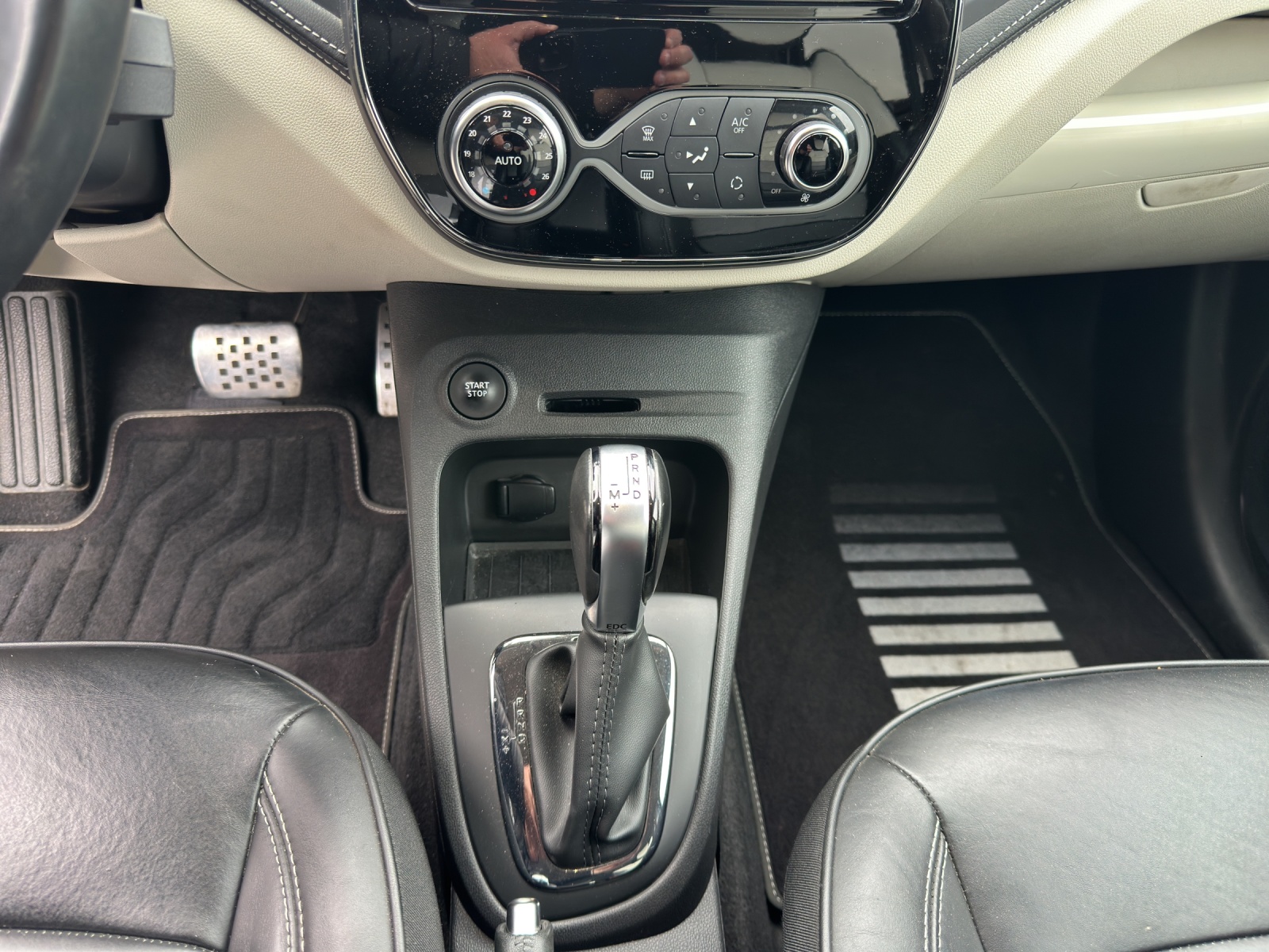 RENAULT Captur 1.3 T 16V Initiale Paris EDC-image-12