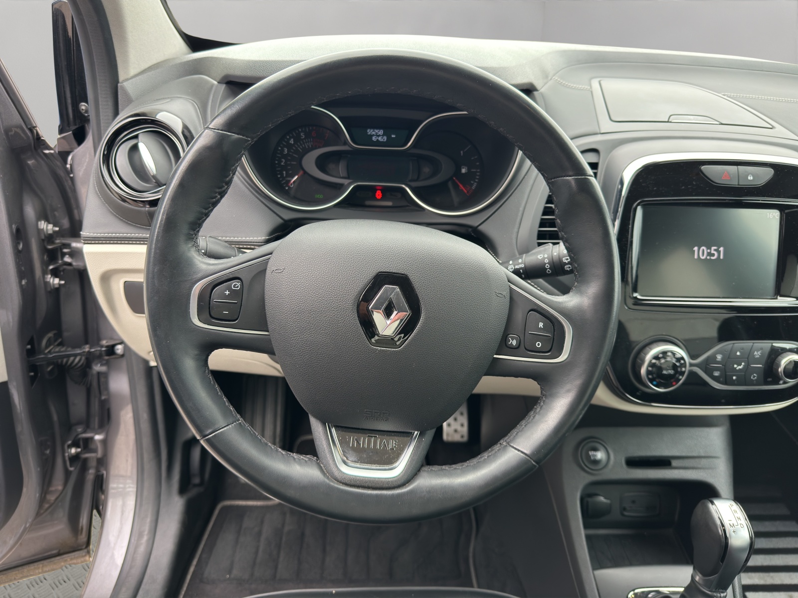 RENAULT Captur 1.3 T 16V Initiale Paris EDC-image-10