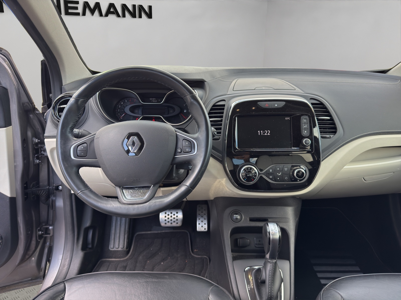 RENAULT Captur 1.3 T 16V Initiale Paris EDC-image-9