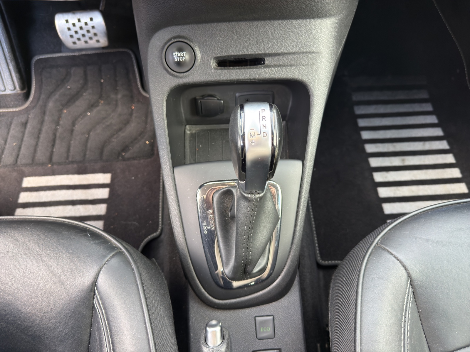 RENAULT Captur 1.3 T 16V Initiale Paris EDC-image-11