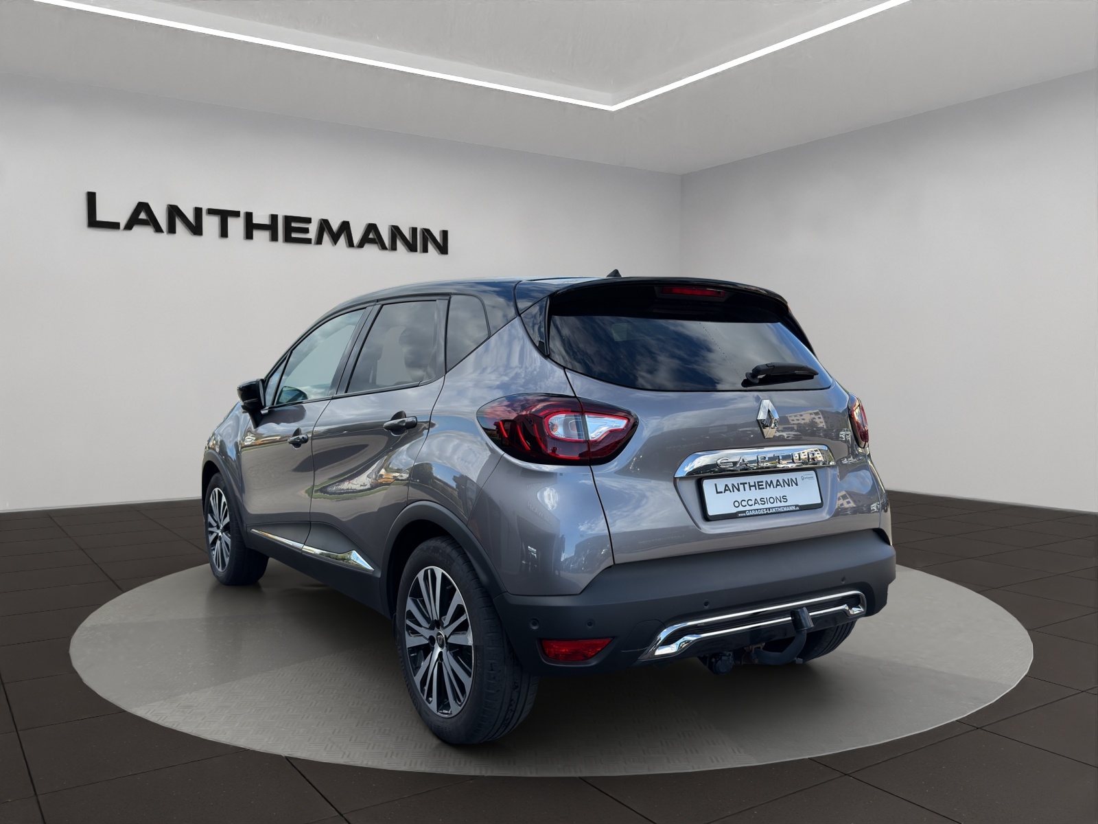 RENAULT Captur 1.3 T 16V Initiale Paris EDC-showroom-element-2