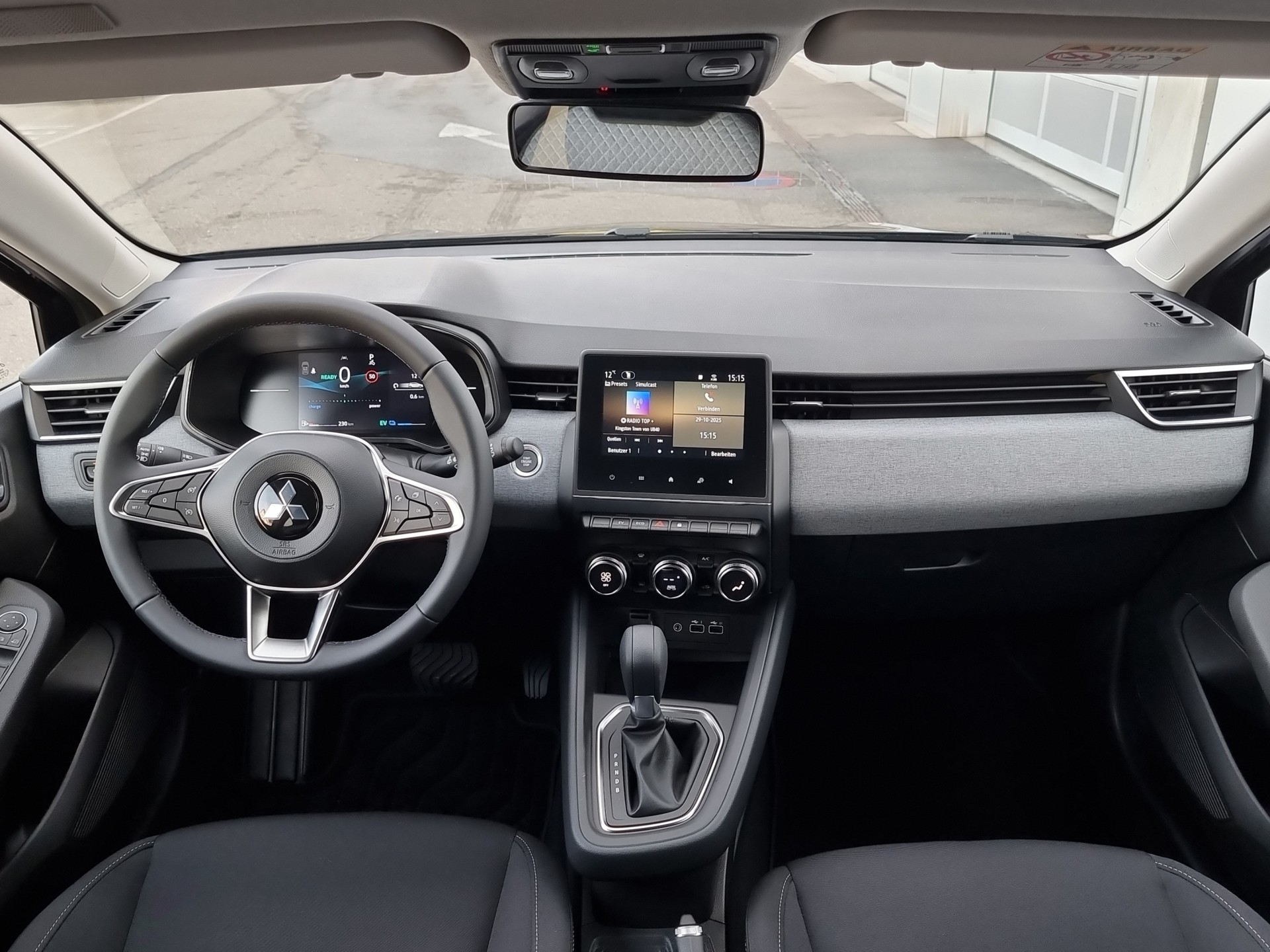 MITSUBISHI Colt 1.6 HEV Invite+-image-5