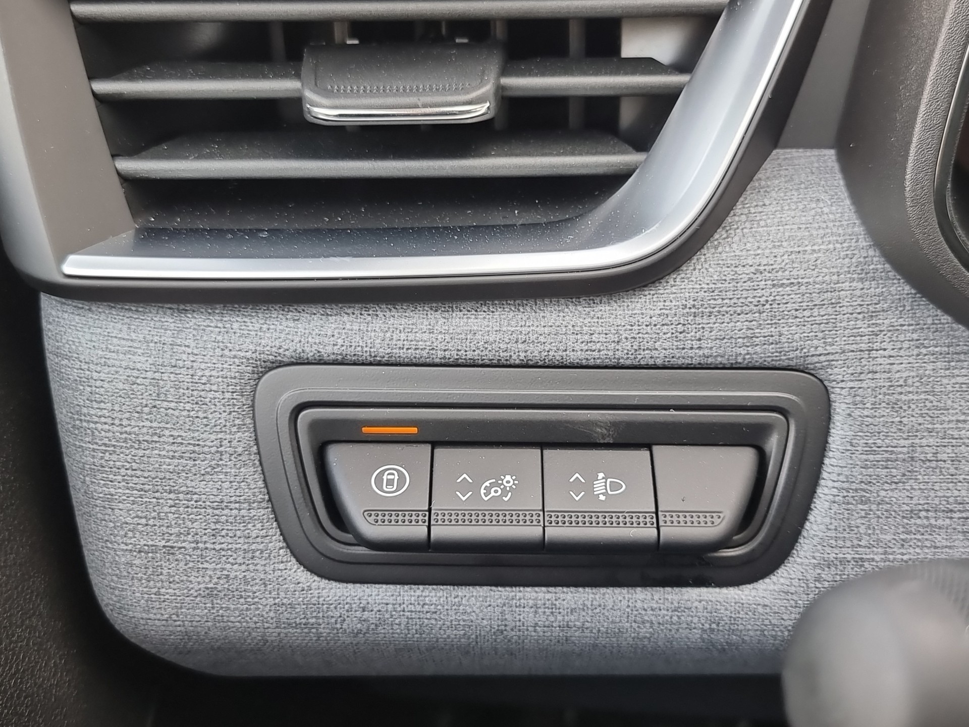MITSUBISHI Colt 1.6 HEV Invite+-image-11