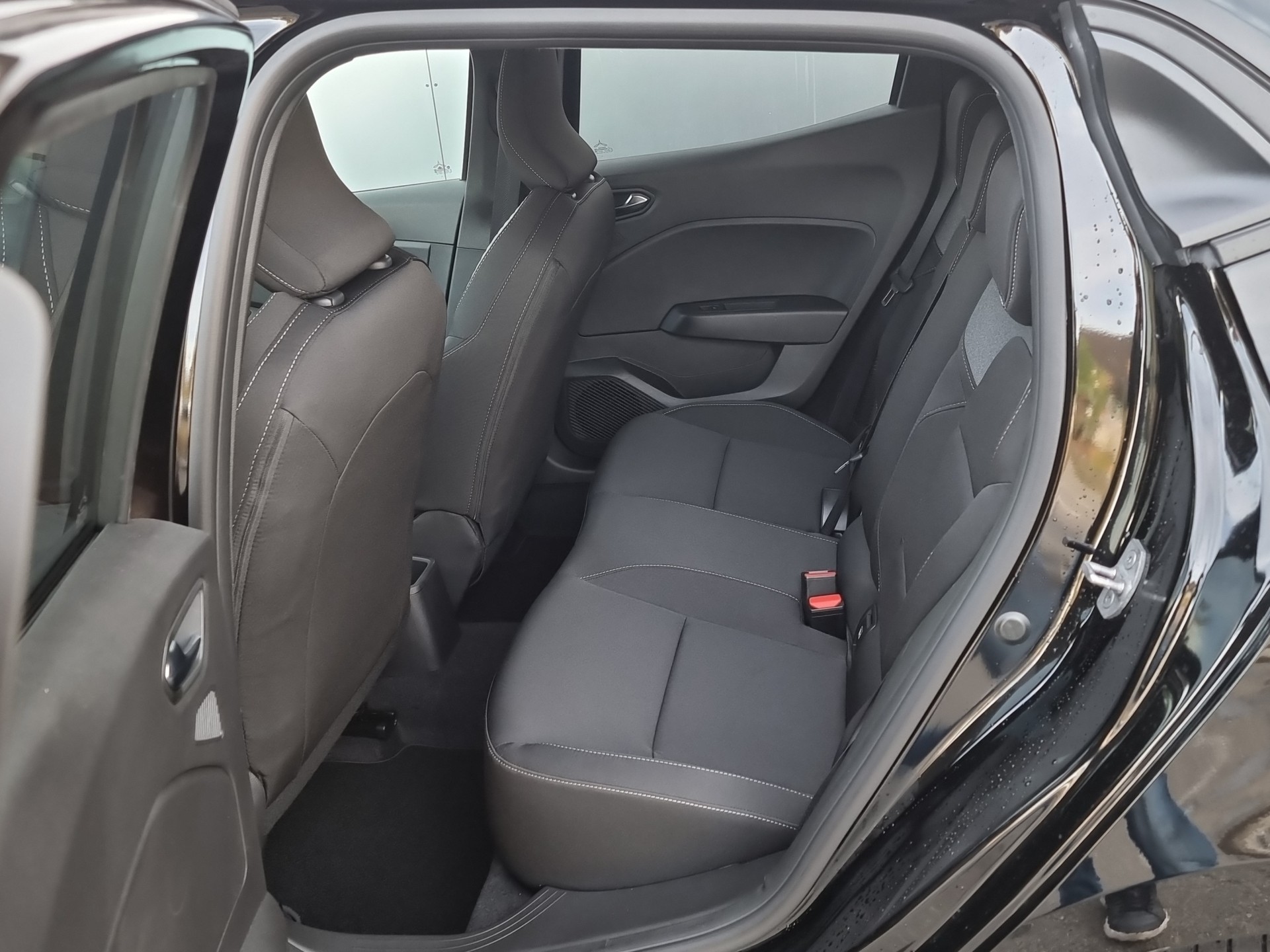 MITSUBISHI Colt 1.6 HEV Invite+-image-14