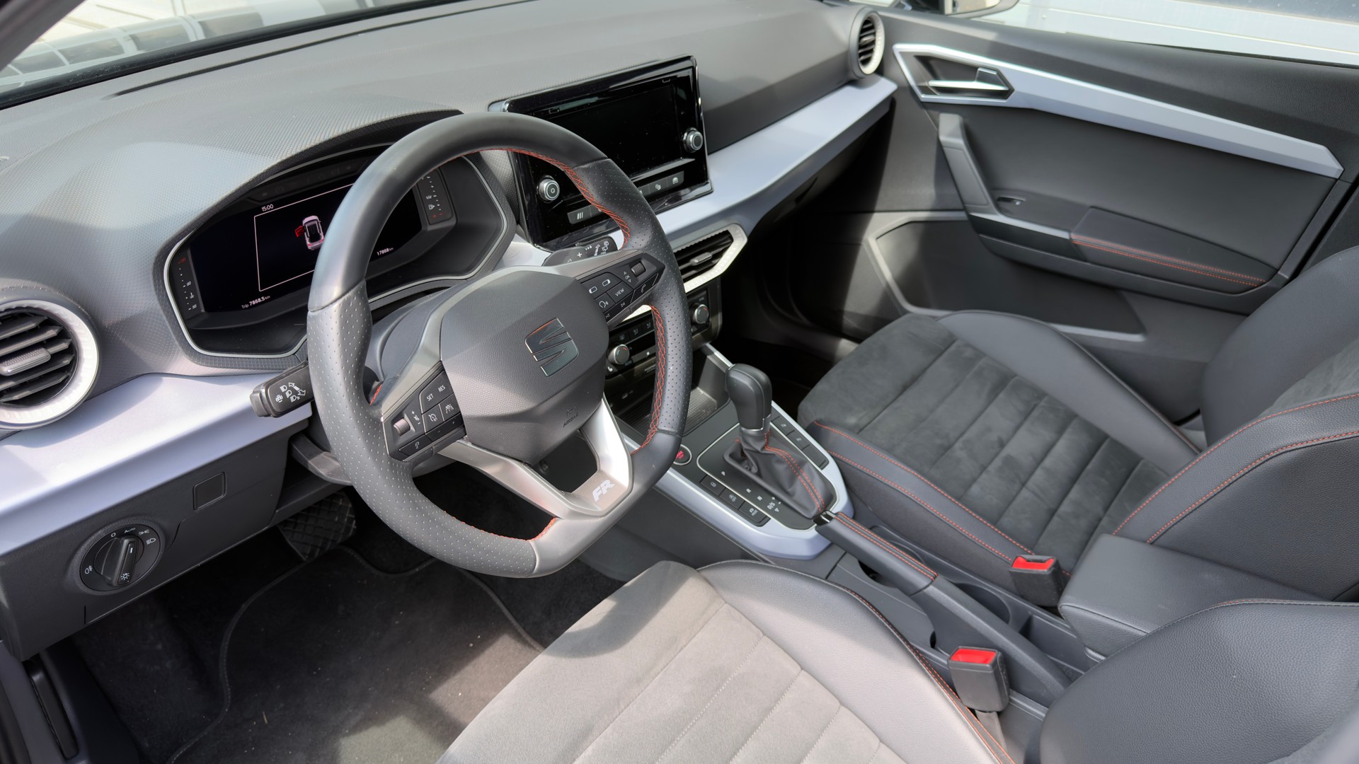 SEAT Arona 1.5 TSI Move FR DSG-image-8