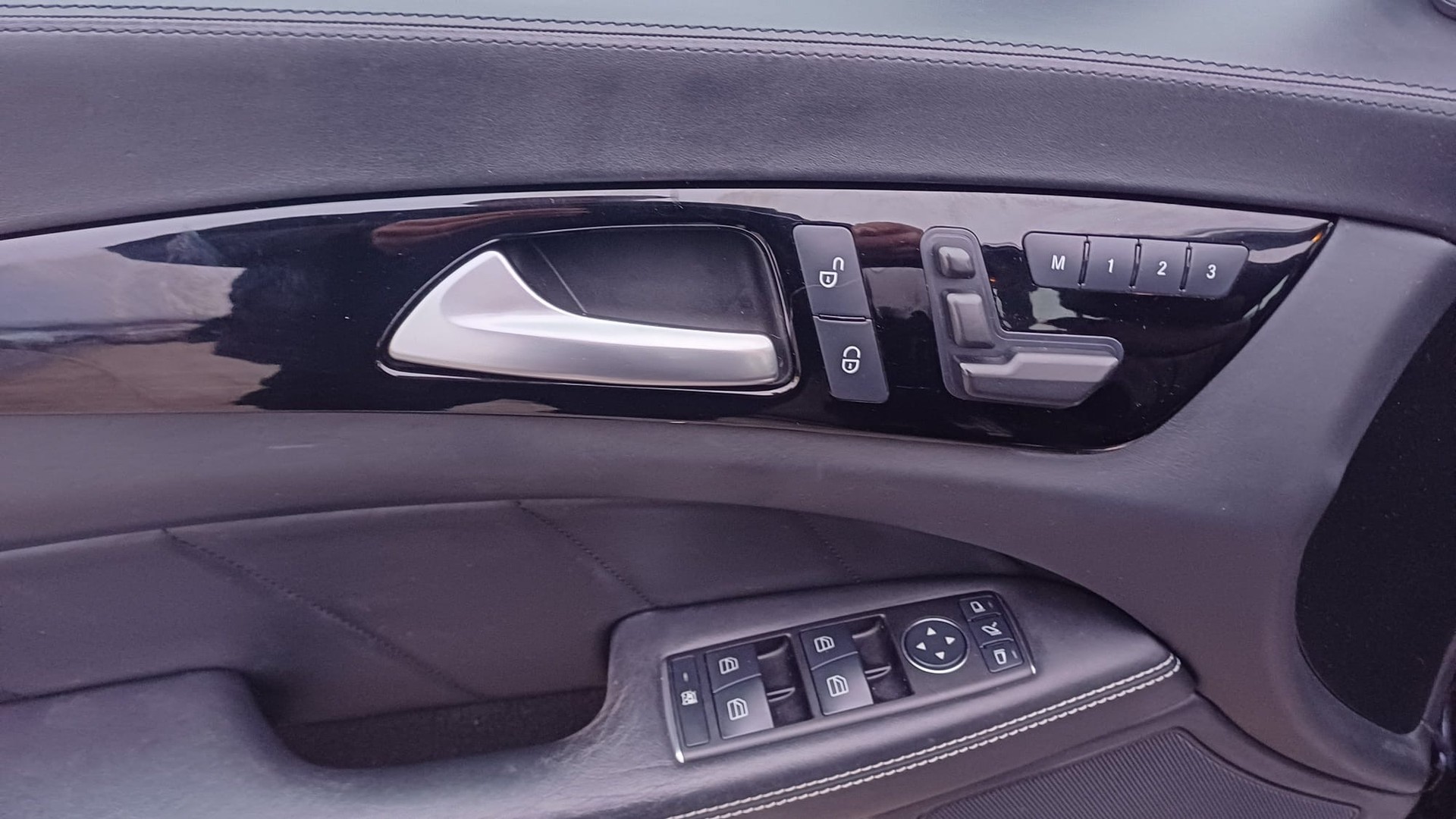 MERCEDES-BENZ CLS 500 4Matic 7G-Tronic-image-13