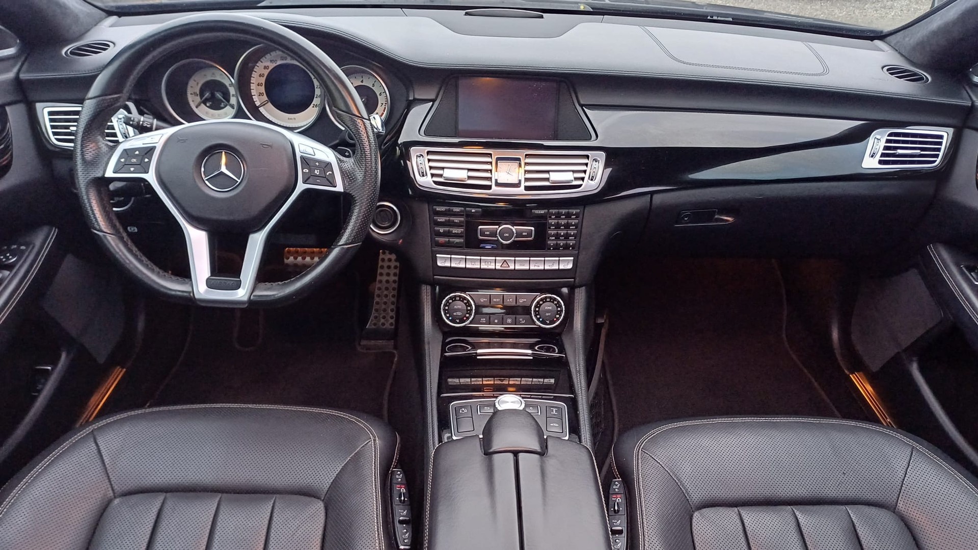 MERCEDES-BENZ CLS 500 4Matic 7G-Tronic-image-11