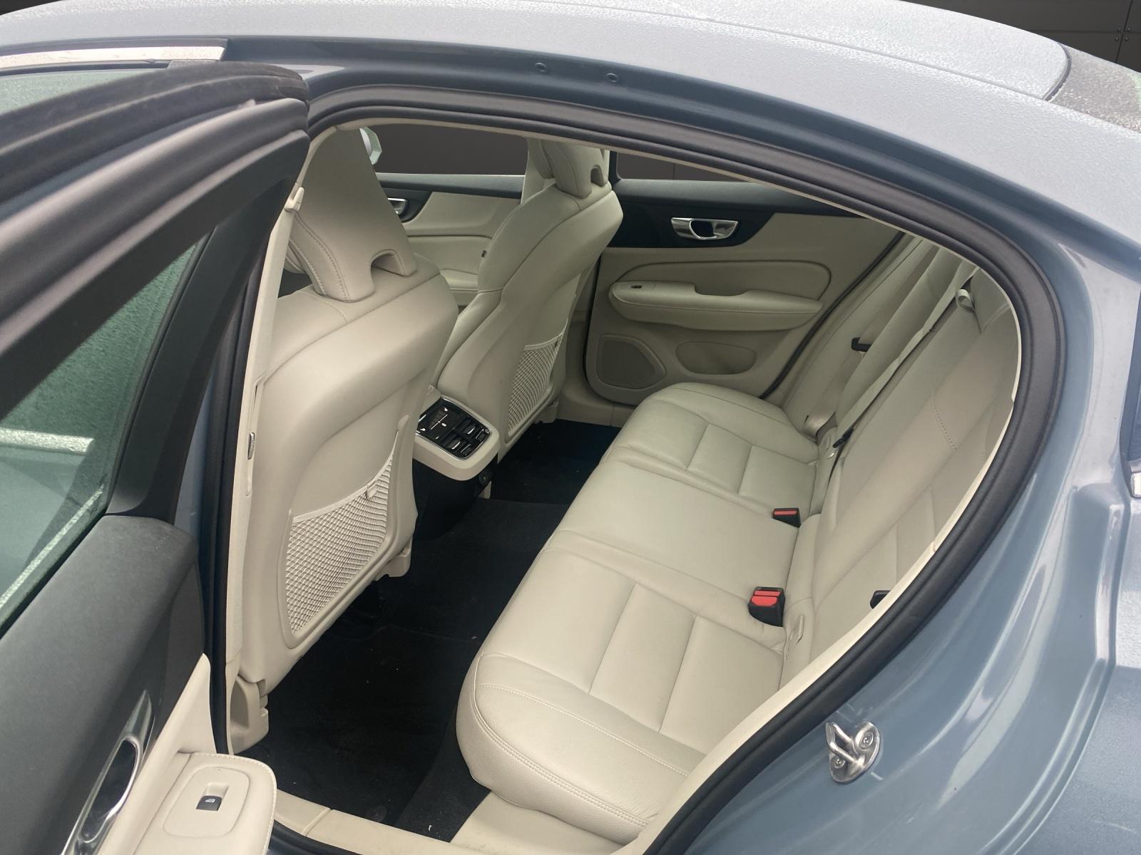 VOLVO S60 2.0 B5 MH Ultimate Bright AWD-image-14
