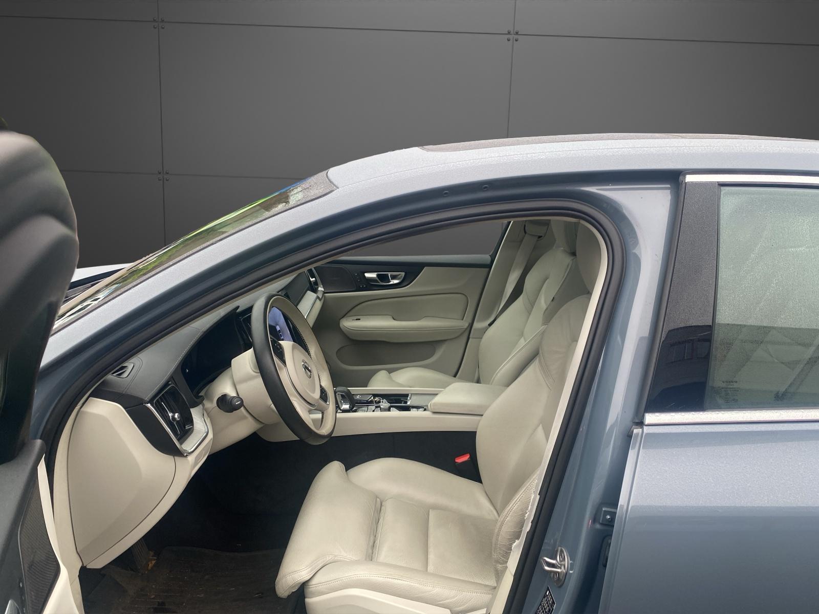 VOLVO S60 2.0 B5 MH Ultimate Bright AWD-image-9