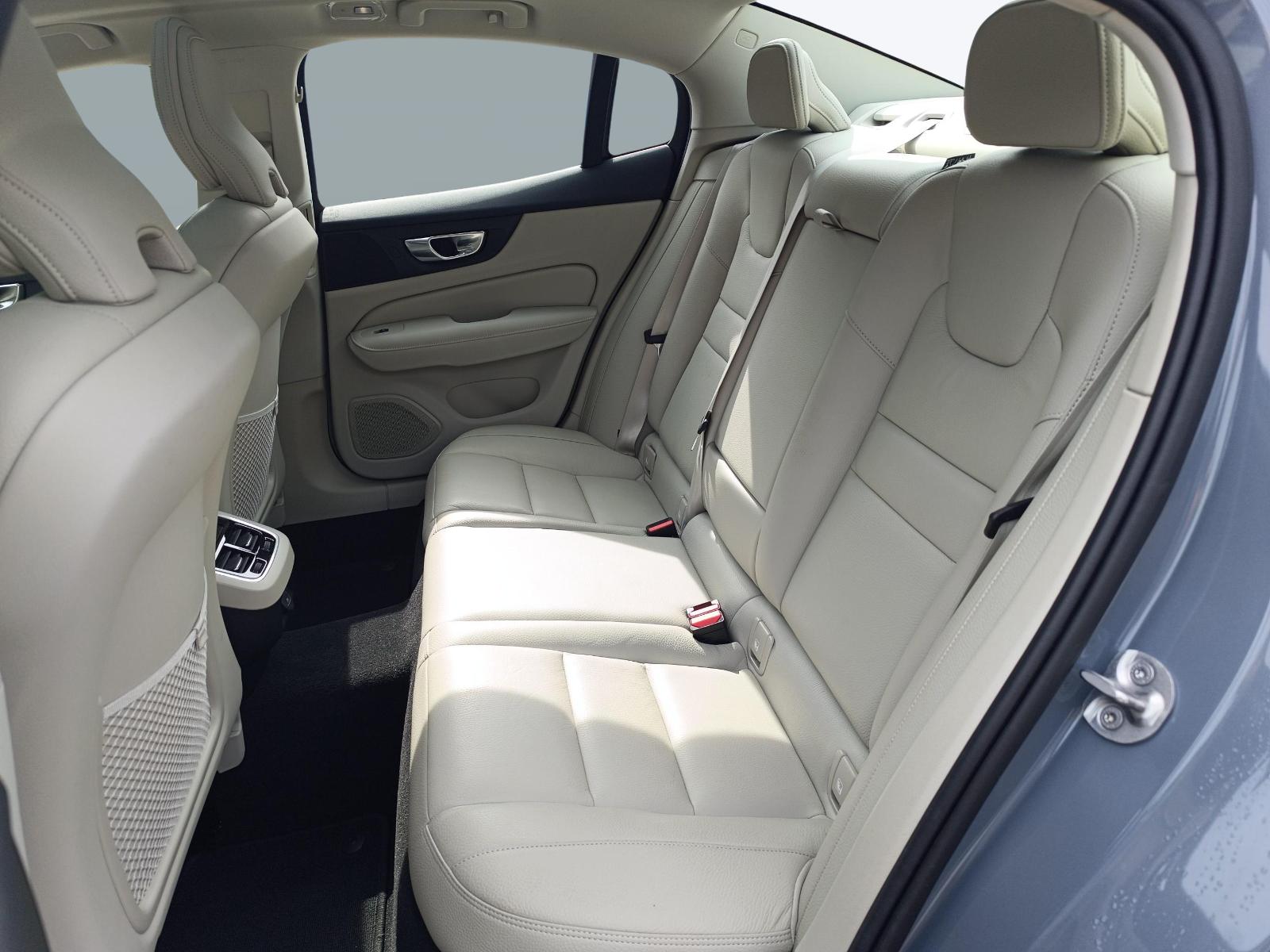 VOLVO S60 2.0 B5 MH Ultimate Bright AWD-image-13