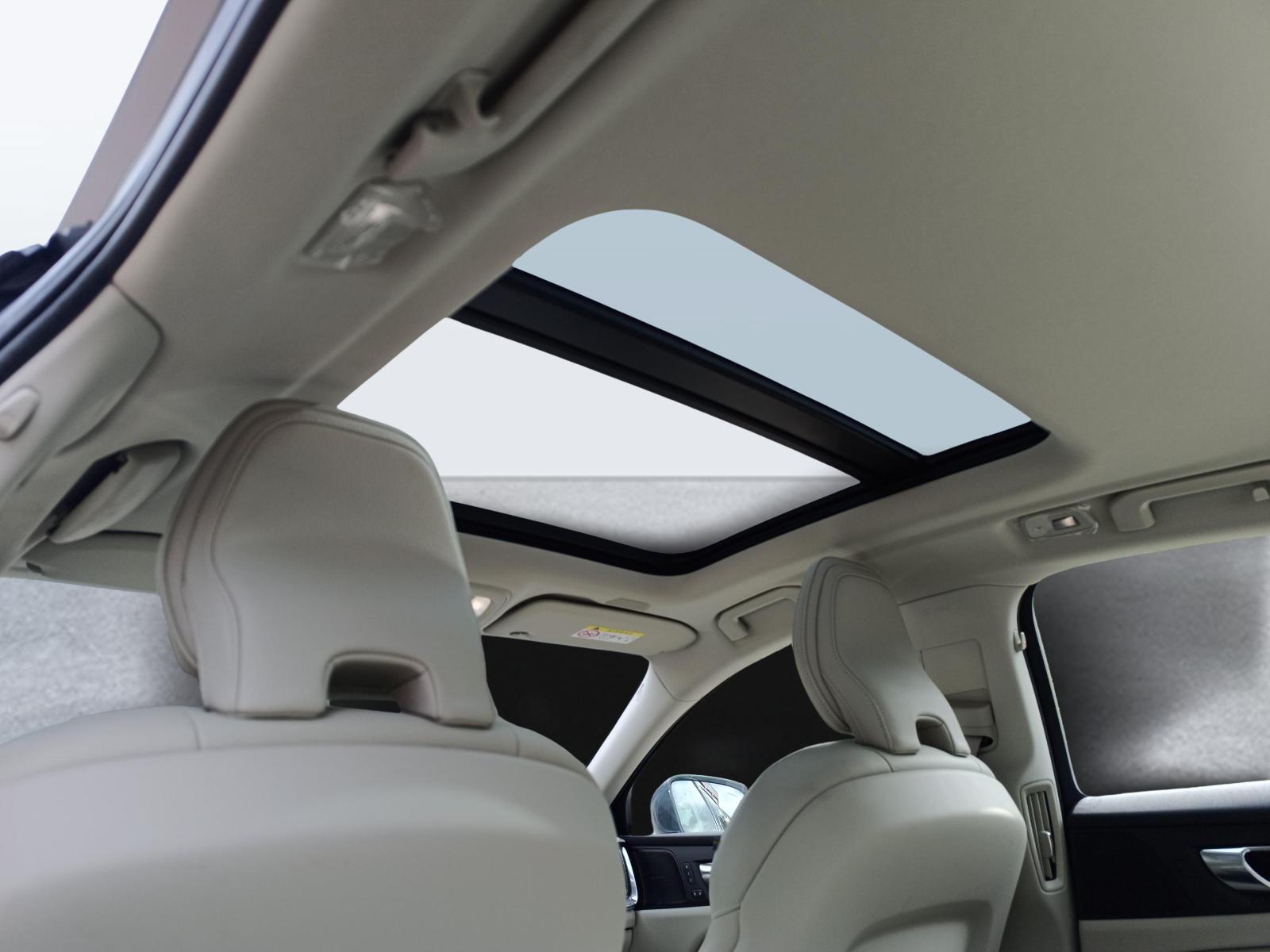 VOLVO S60 2.0 B5 MH Ultimate Bright AWD-image-17