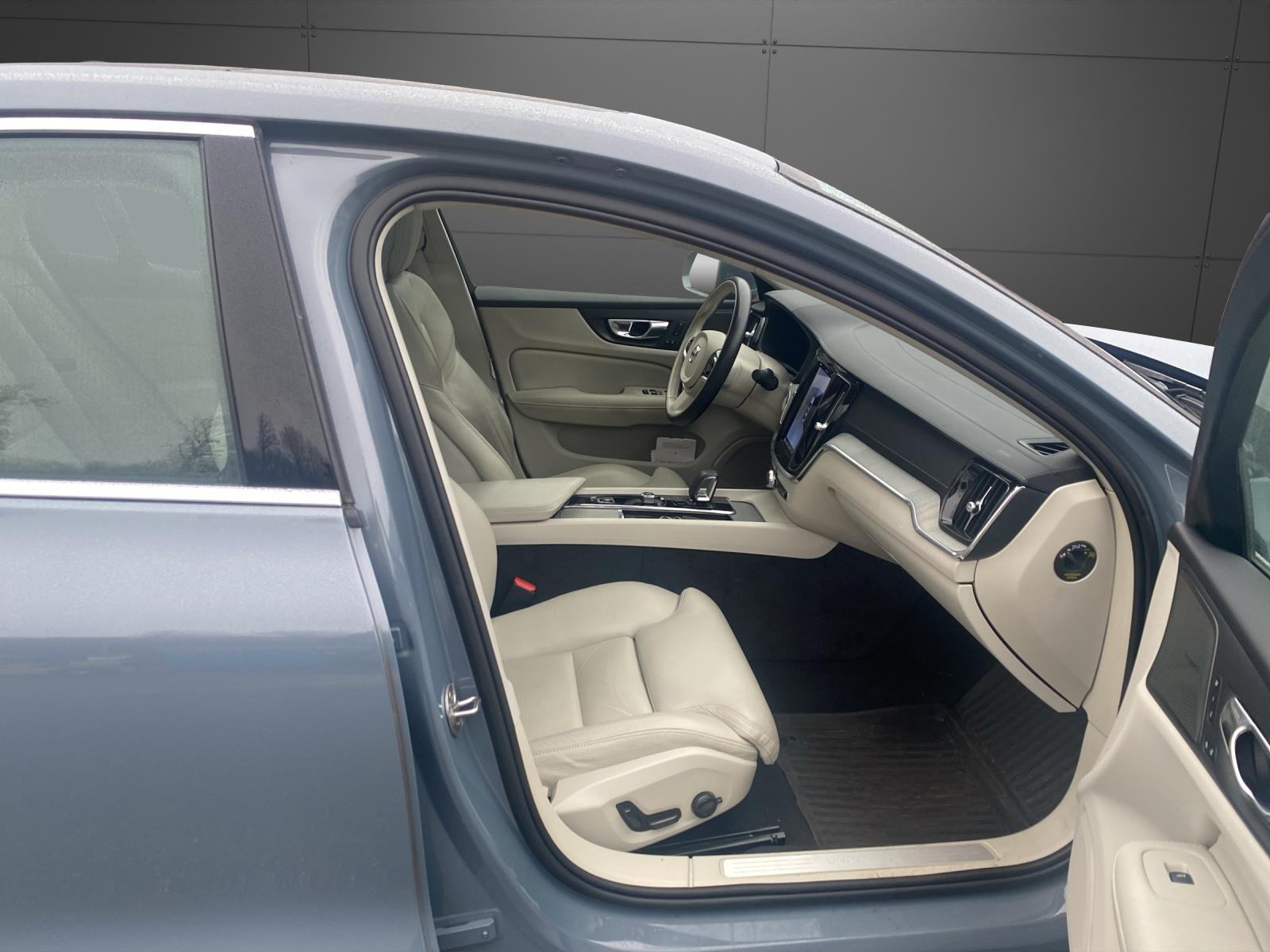 VOLVO S60 2.0 B5 MH Ultimate Bright AWD-image-13