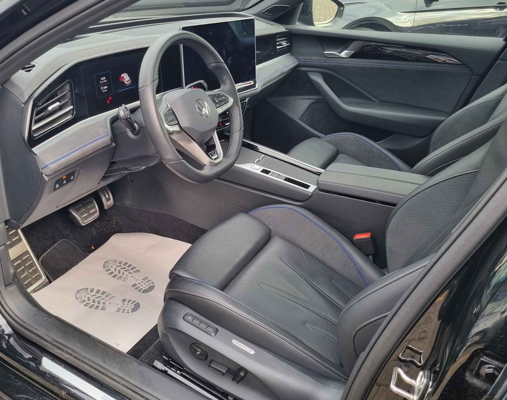 VW Passat New Model 2.0 TDI 2x R-Line 4 Motion DSG-image-6