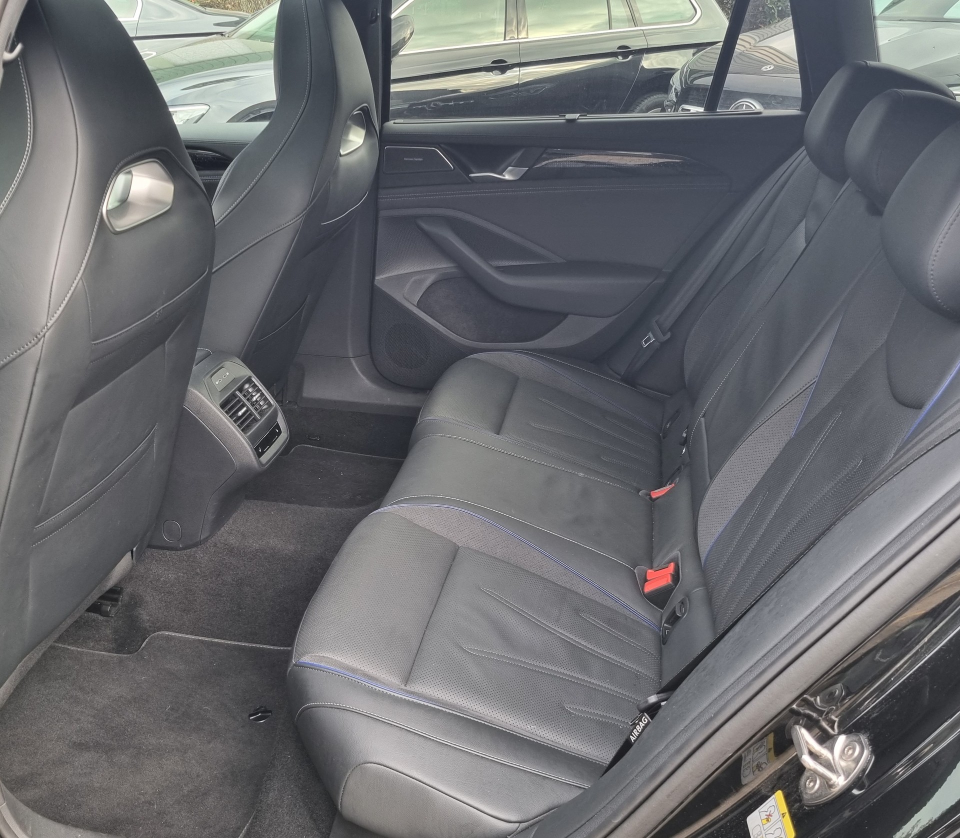 VW Passat New Model 2.0 TDI 2x R-Line 4 Motion DSG-image-7