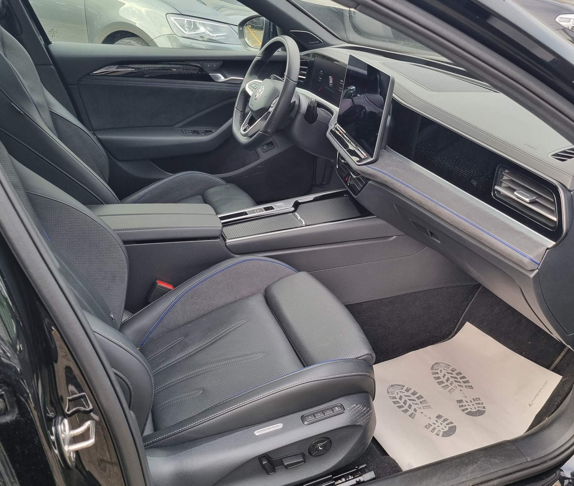 VW Passat New Model 2.0 TDI 2x R-Line 4 Motion DSG-image-8