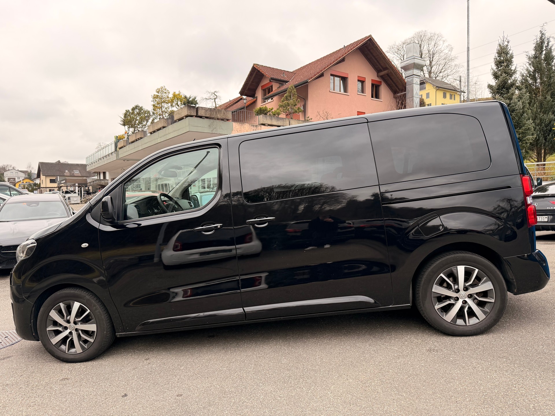 TOYOTA Proace Verso 2.0 D-4D Family L1 Automatic-image-5