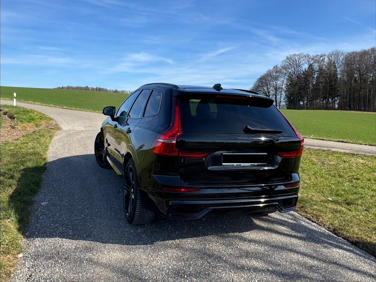 VOLVO XC60 T8 eAWD PluginHybrid Black Edition Geartronic-image-4