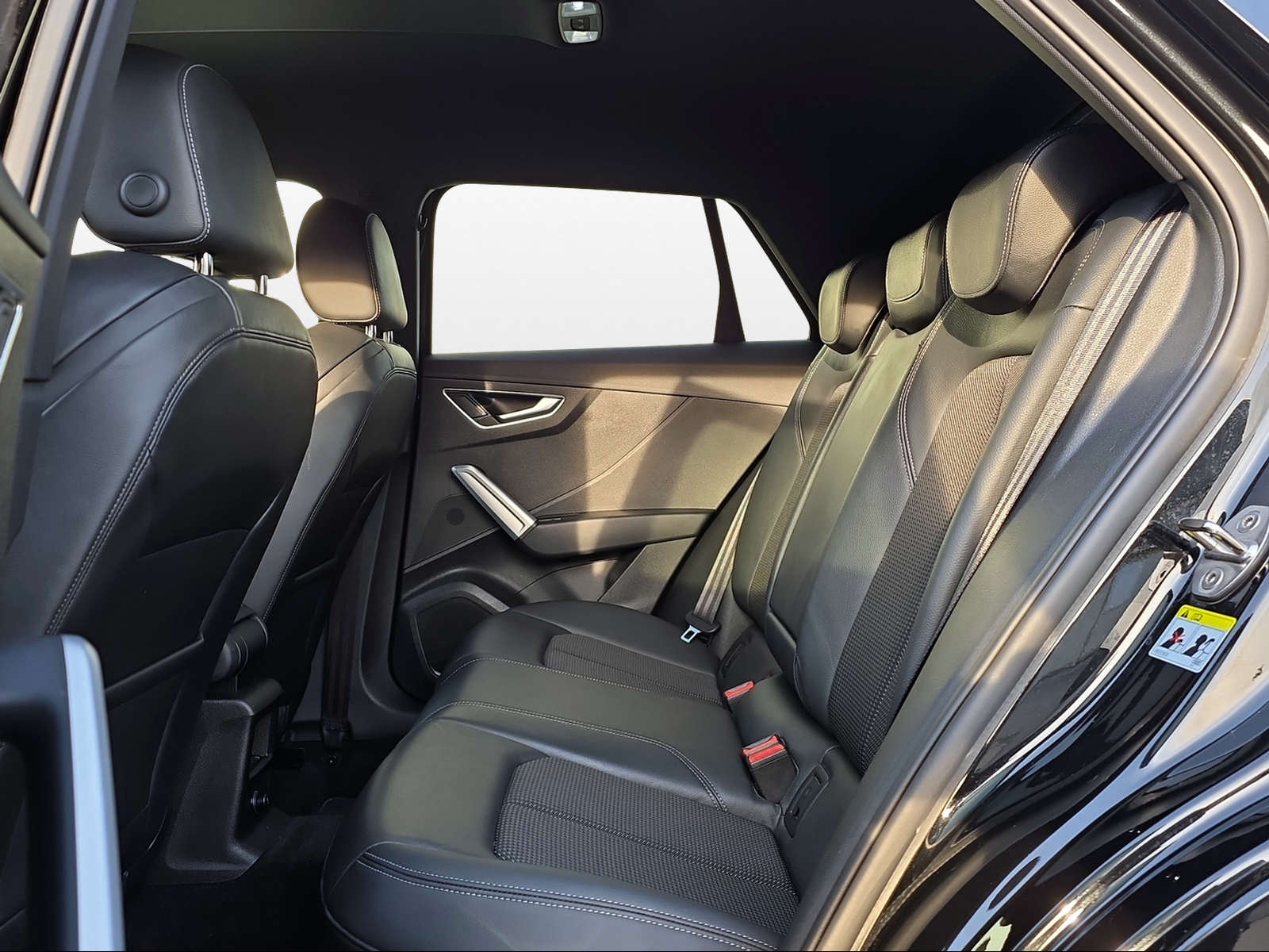 AUDI Q2 35 TFSI S line S-tronic-image-10
