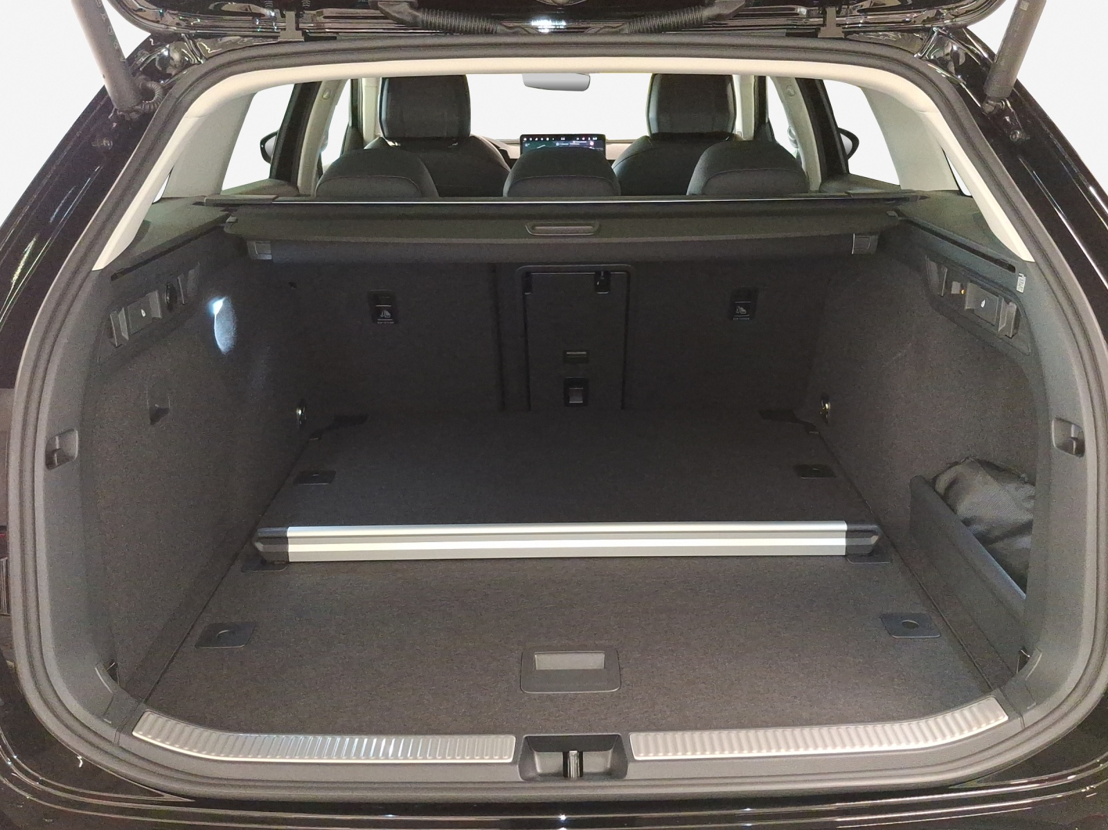SKODA Superb Combi 2.0 TSI L&K 4x4 DSG-image-12