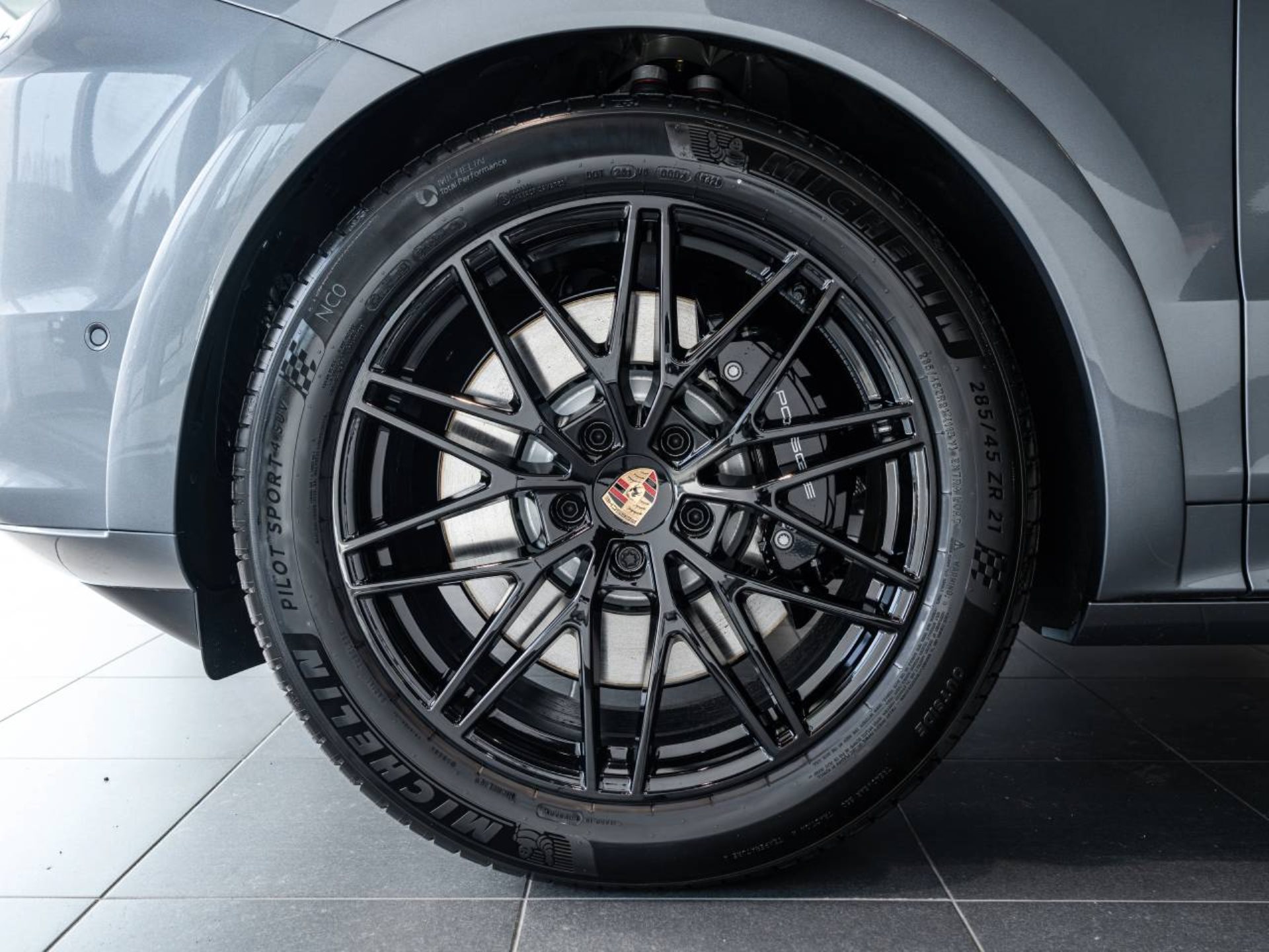 PORSCHE Cayenne GTS-image-29