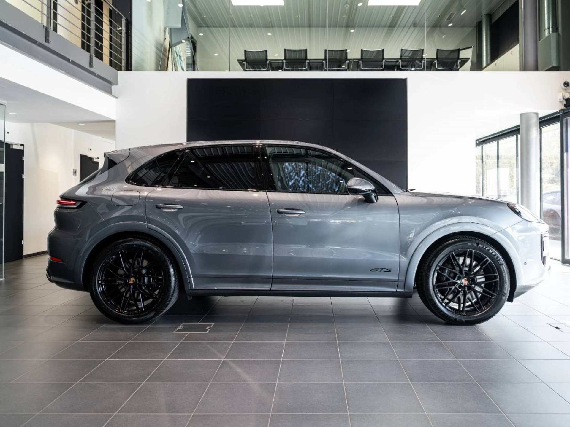 PORSCHE Cayenne GTS-image-1