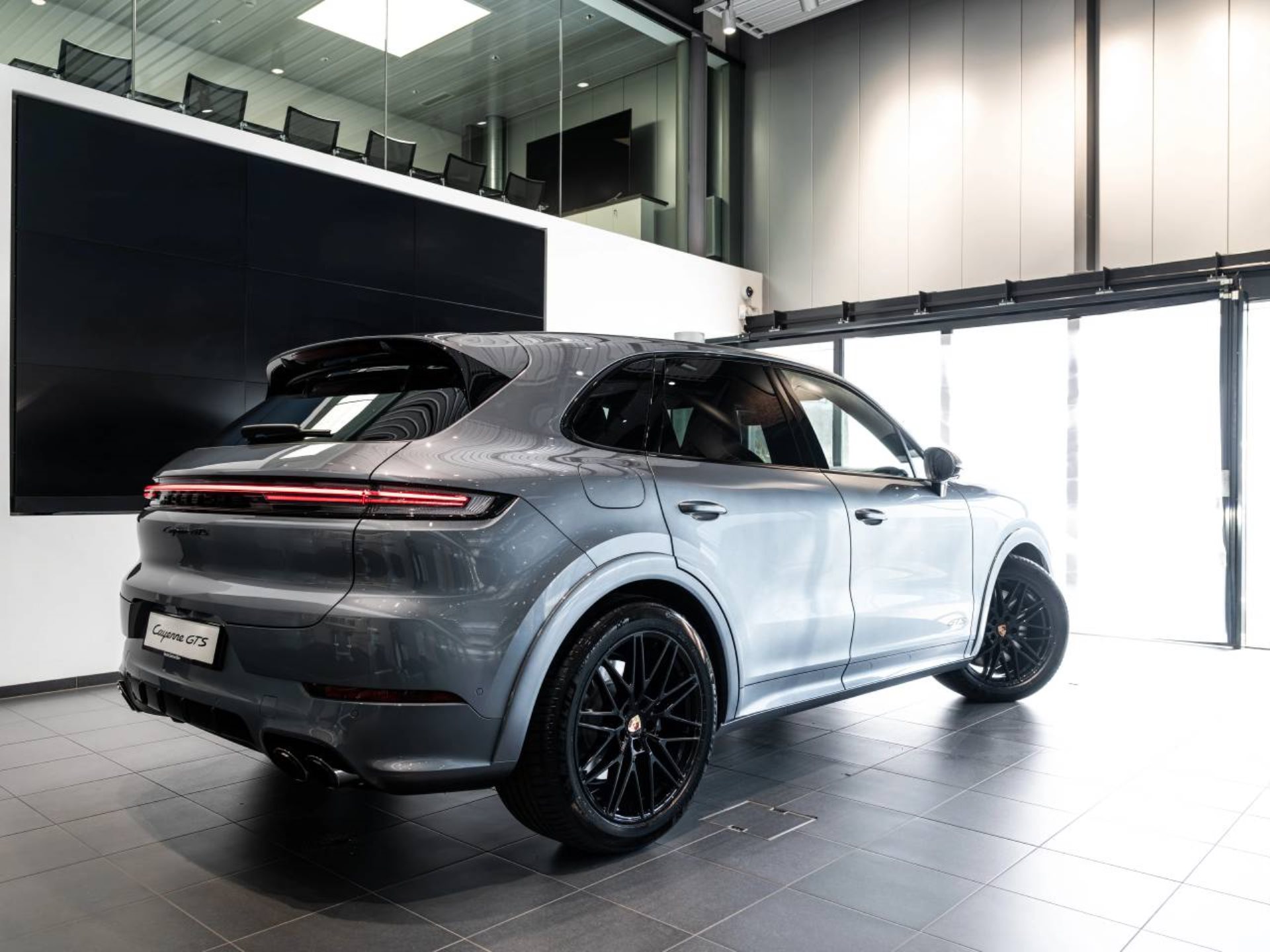 PORSCHE Cayenne GTS-image-2