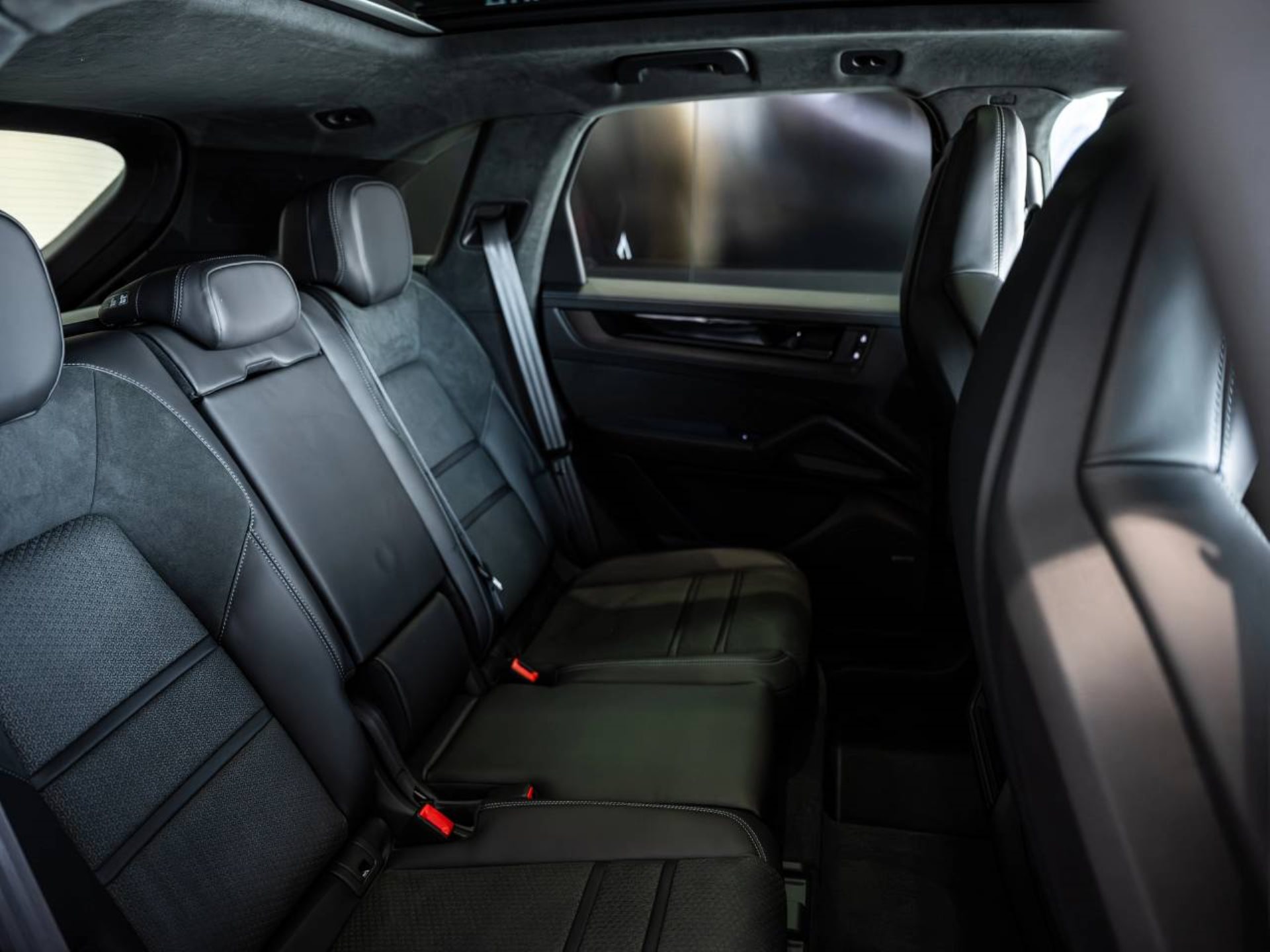 PORSCHE Cayenne GTS-image-19
