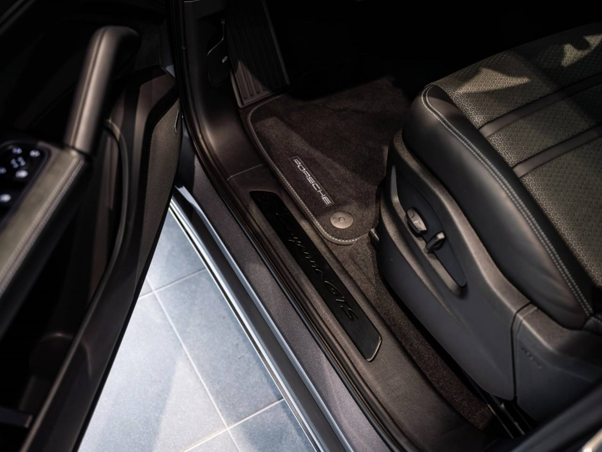 PORSCHE Cayenne GTS-image-21