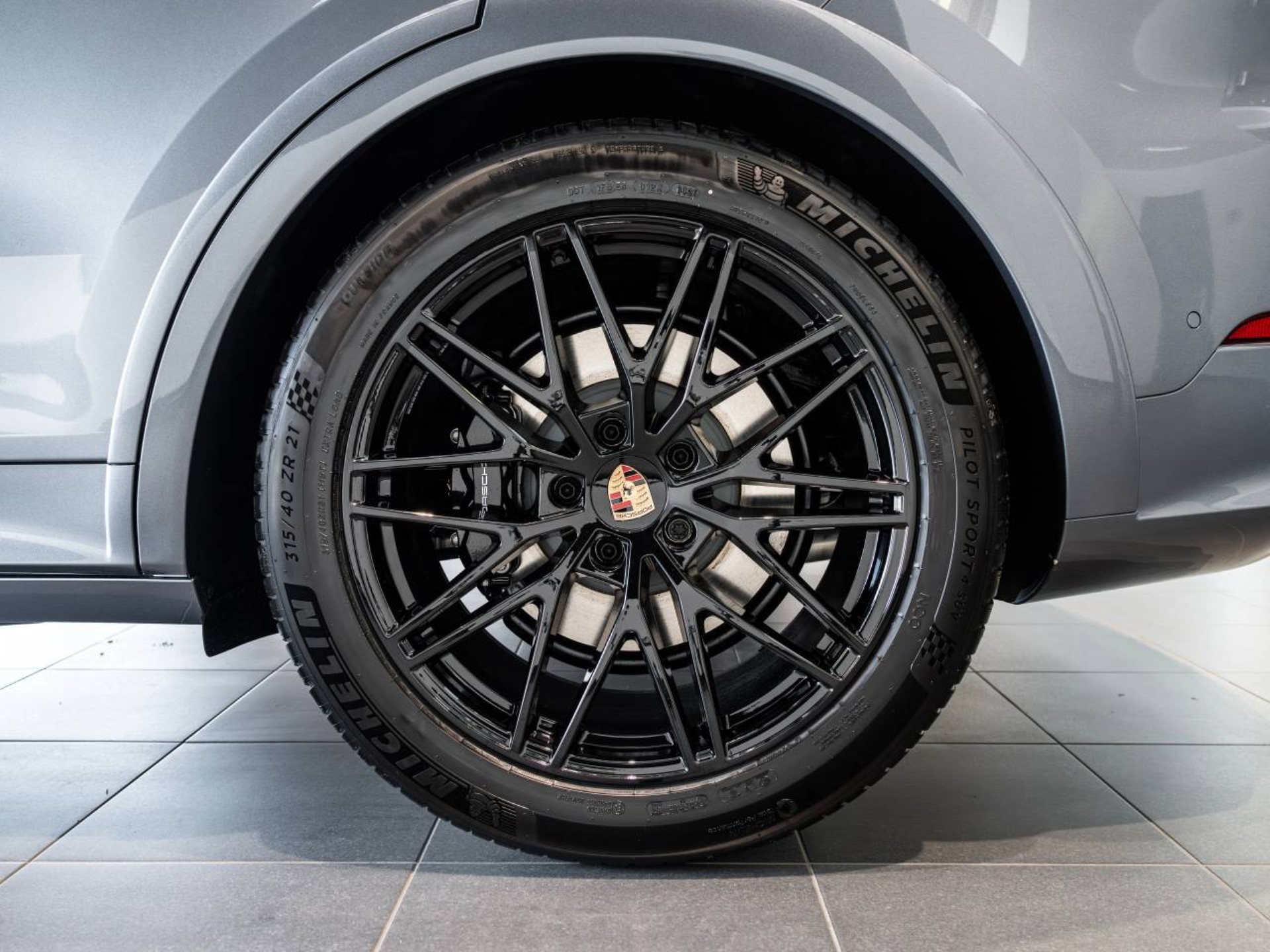 PORSCHE Cayenne GTS-image-31