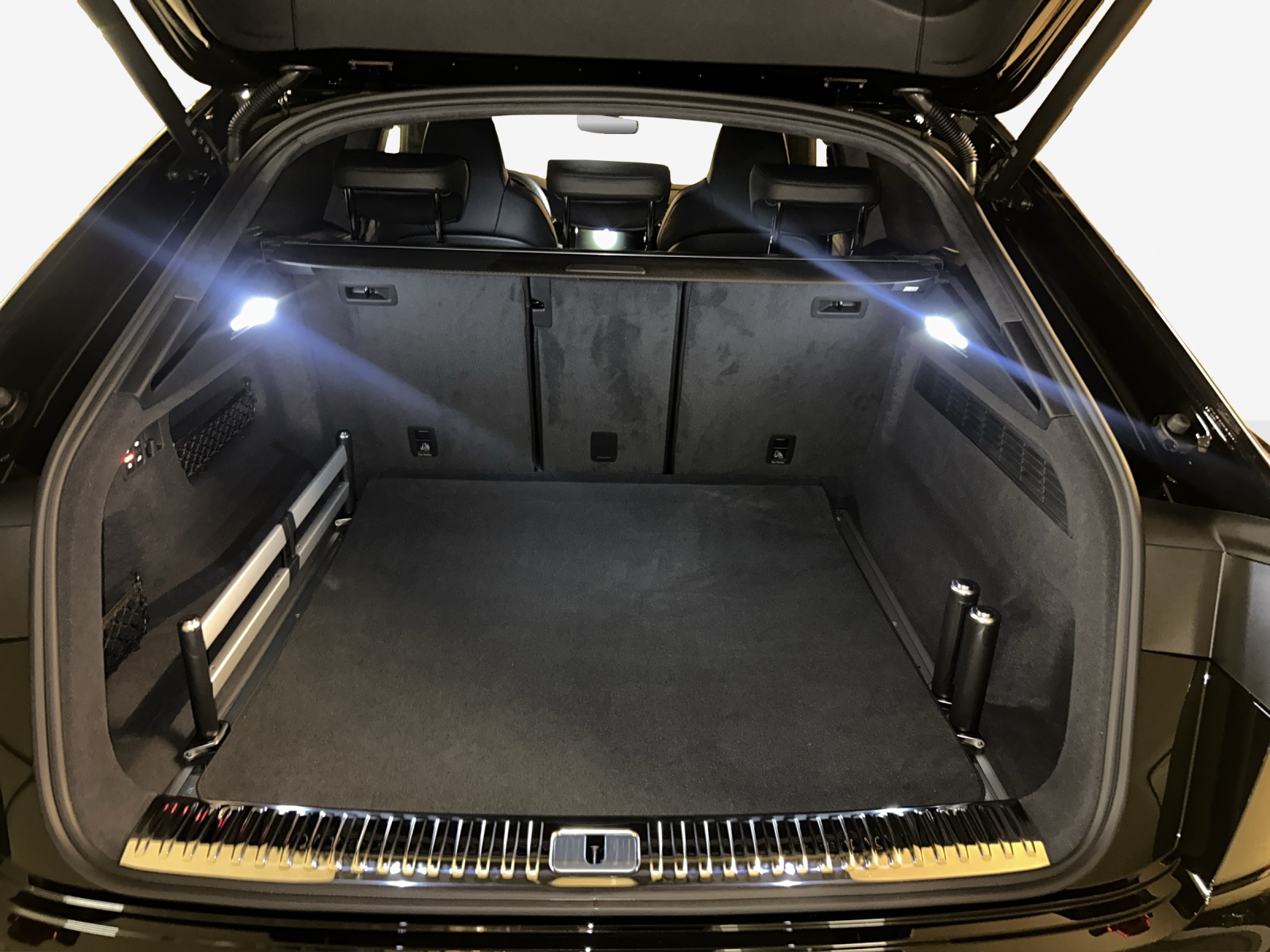 AUDI RSQ8 performance quattro-image-12