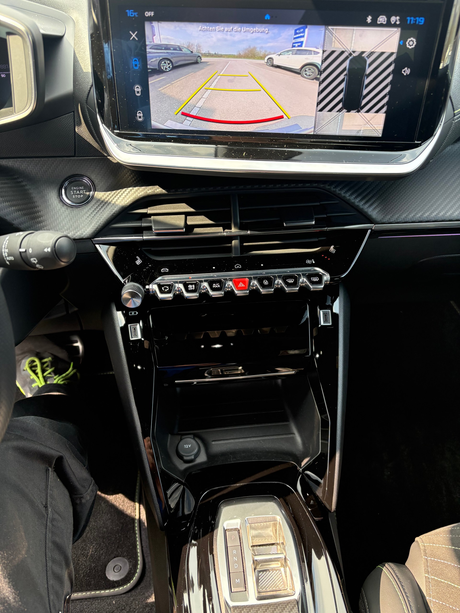 PEUGEOT 2008 1.2 Hybrid 145 GT-image-9