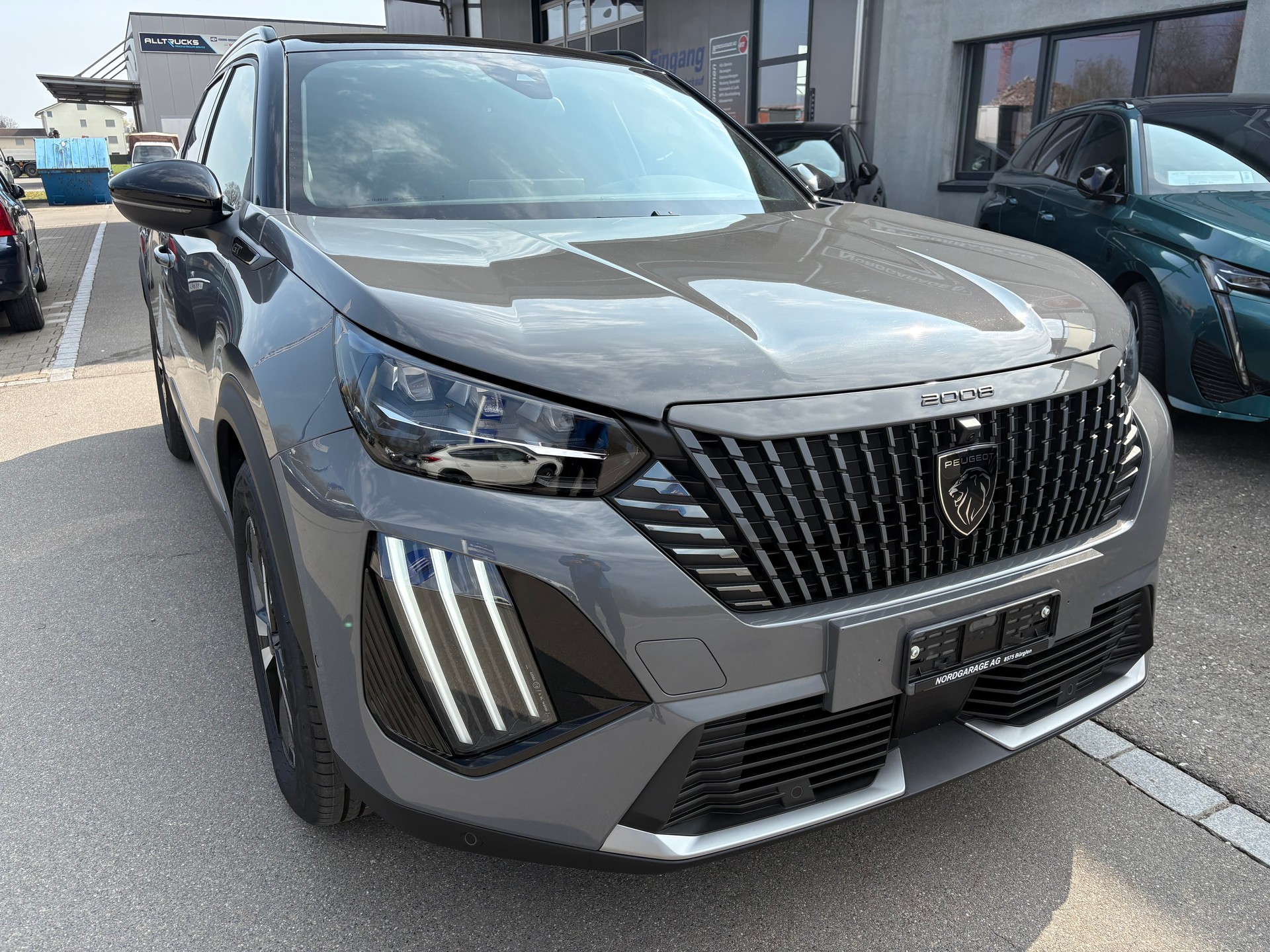 PEUGEOT 2008 1.2 Hybrid 145 GT-image-3