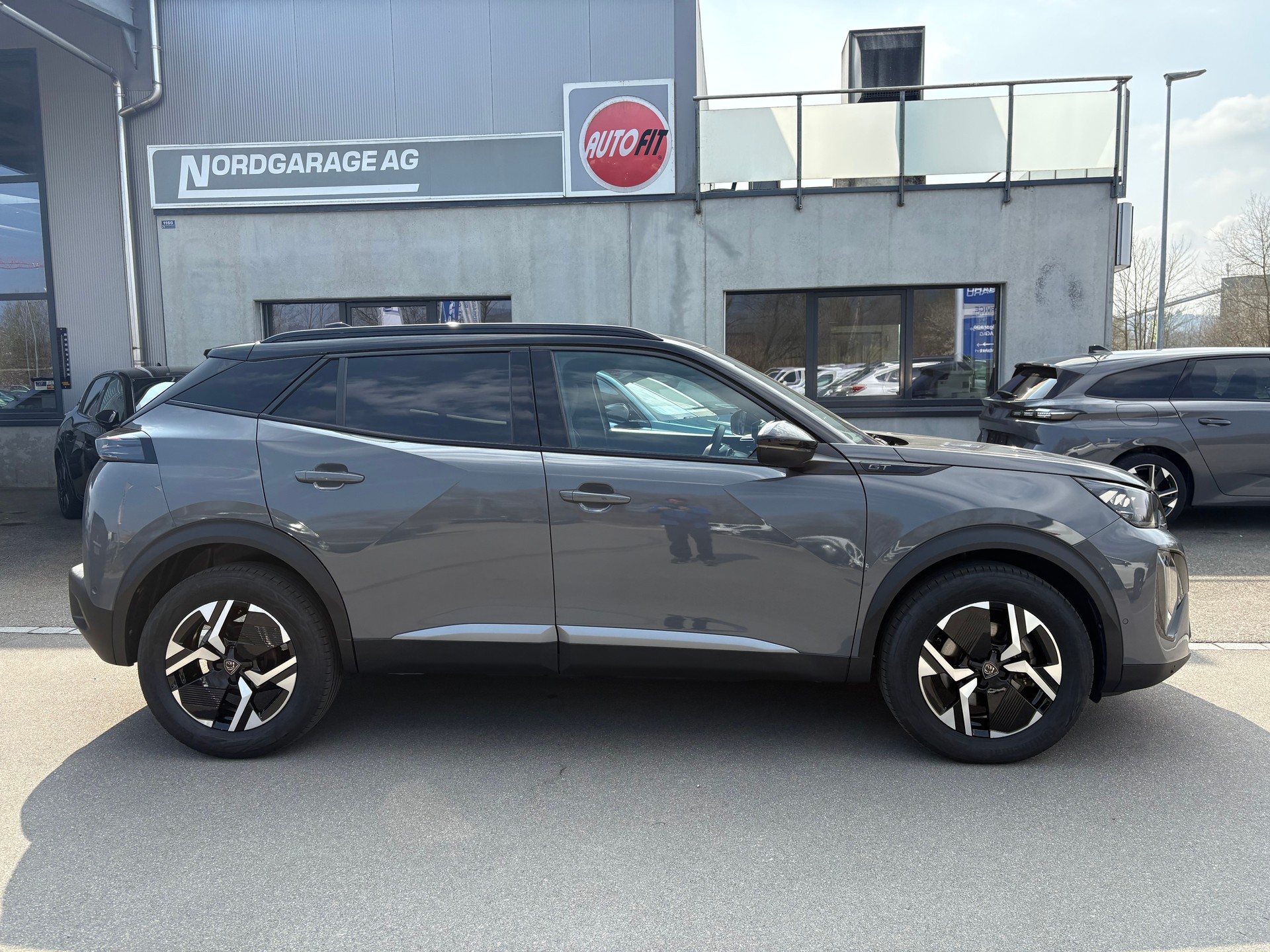 PEUGEOT 2008 1.2 Hybrid 145 GT-image-1