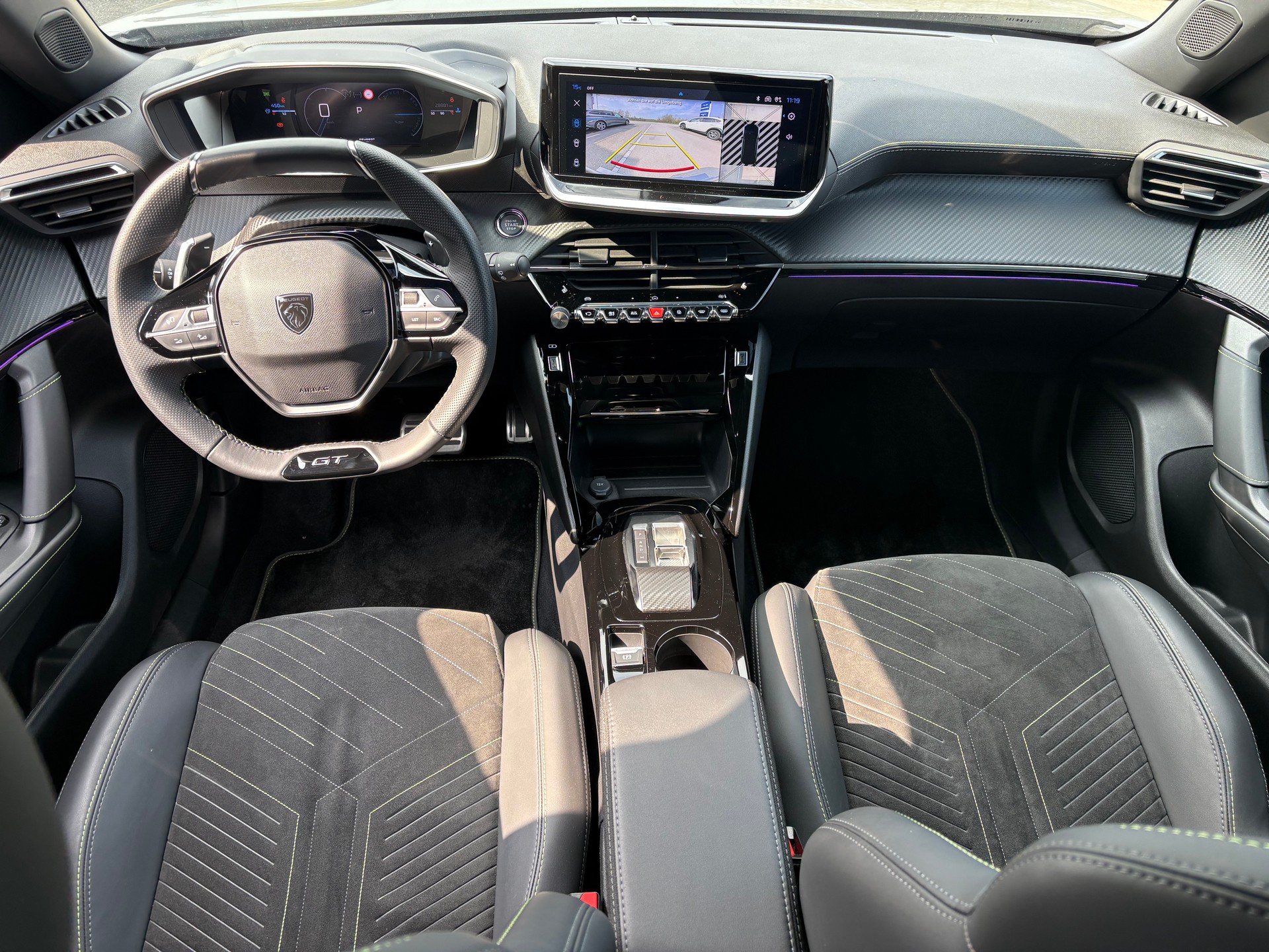 PEUGEOT 2008 1.2 Hybrid 145 GT-image-7