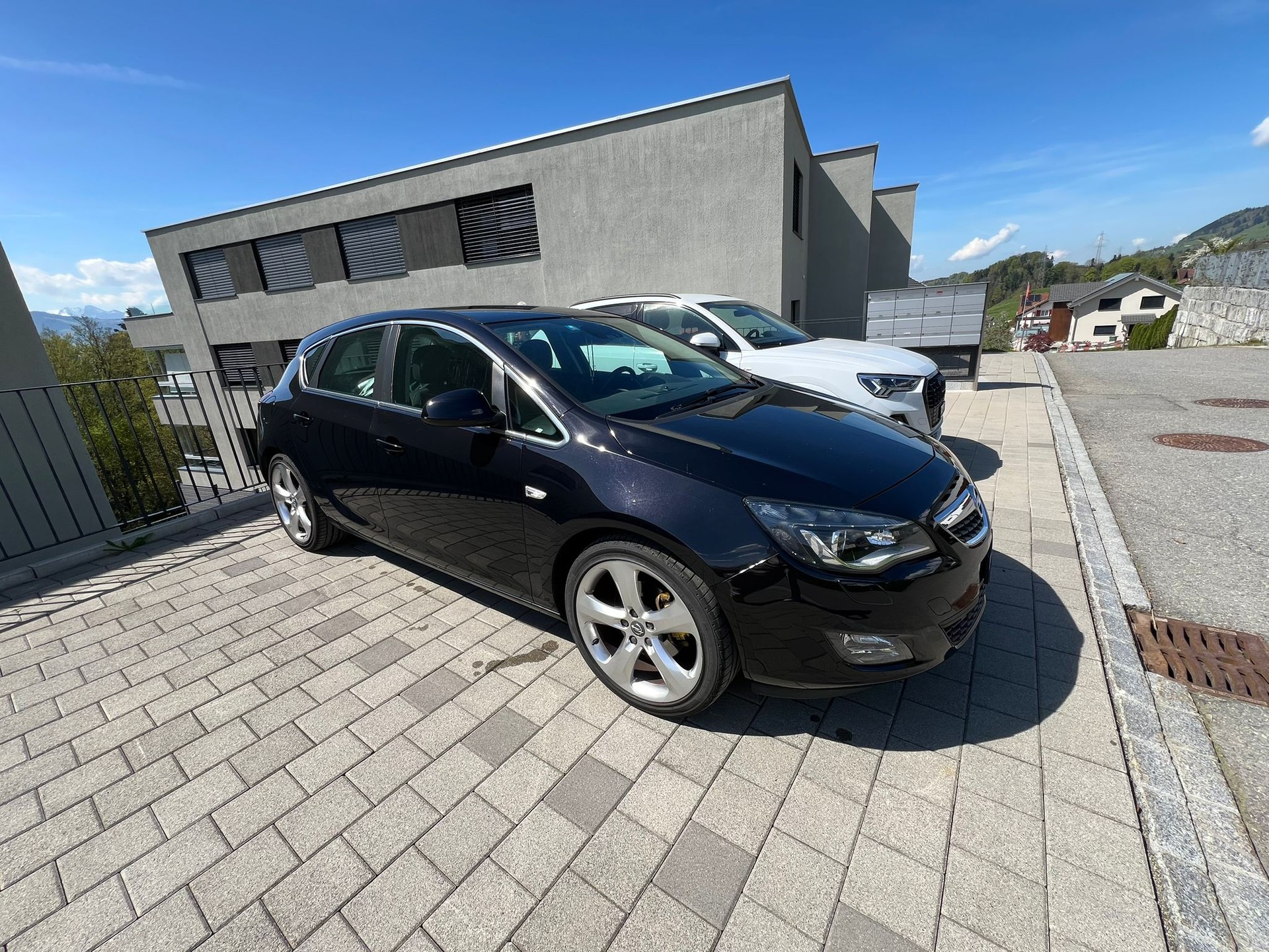 OPEL Astra 1.6i 16V Turbo Cosmo-image-0