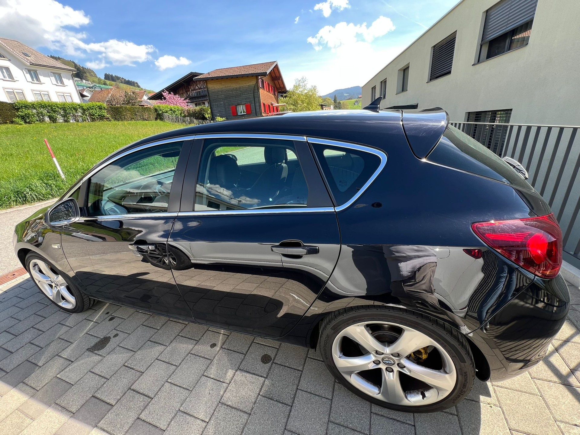 OPEL Astra 1.6i 16V Turbo Cosmo-image-1