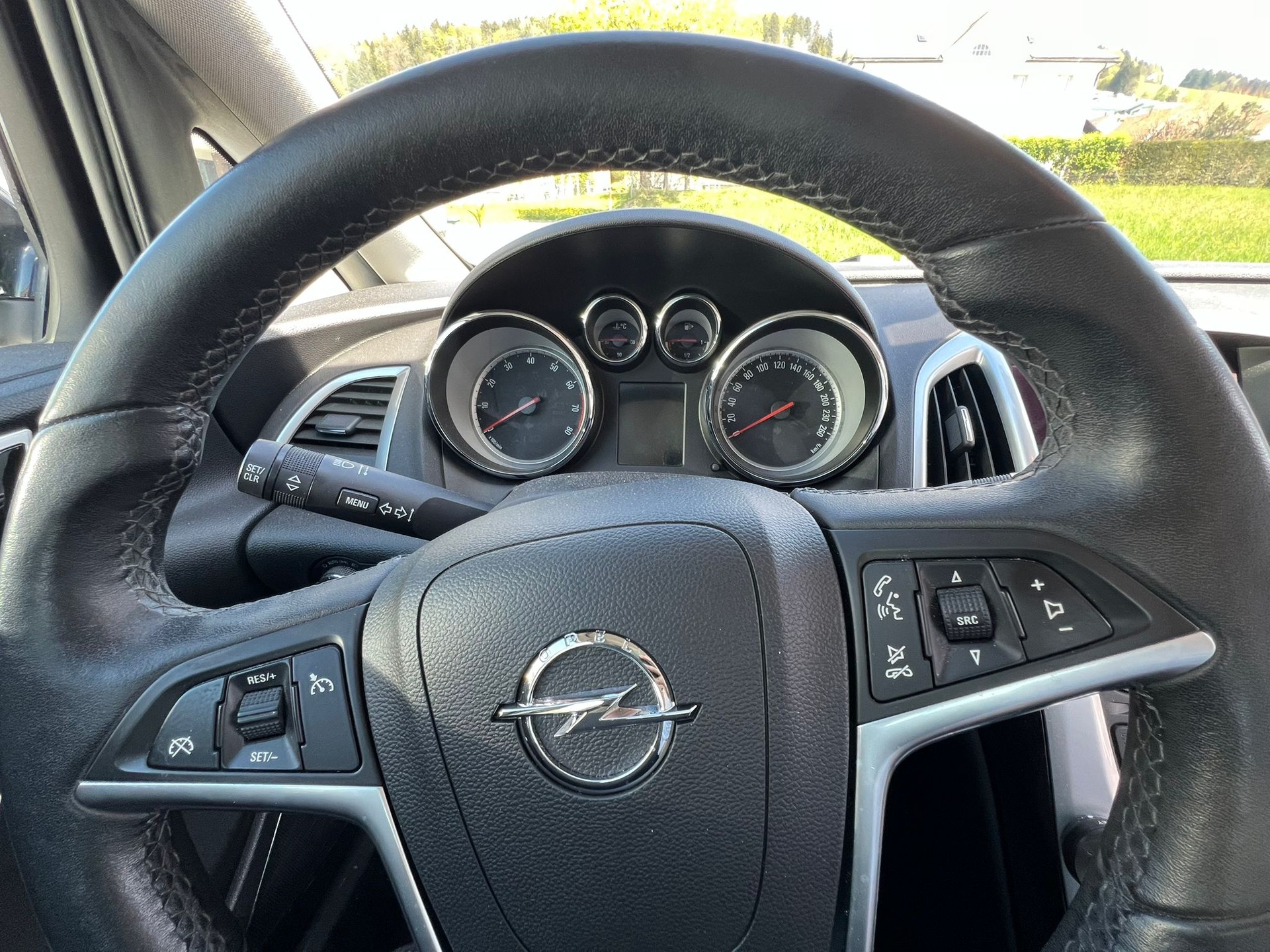 OPEL Astra 1.6i 16V Turbo Cosmo-image-2