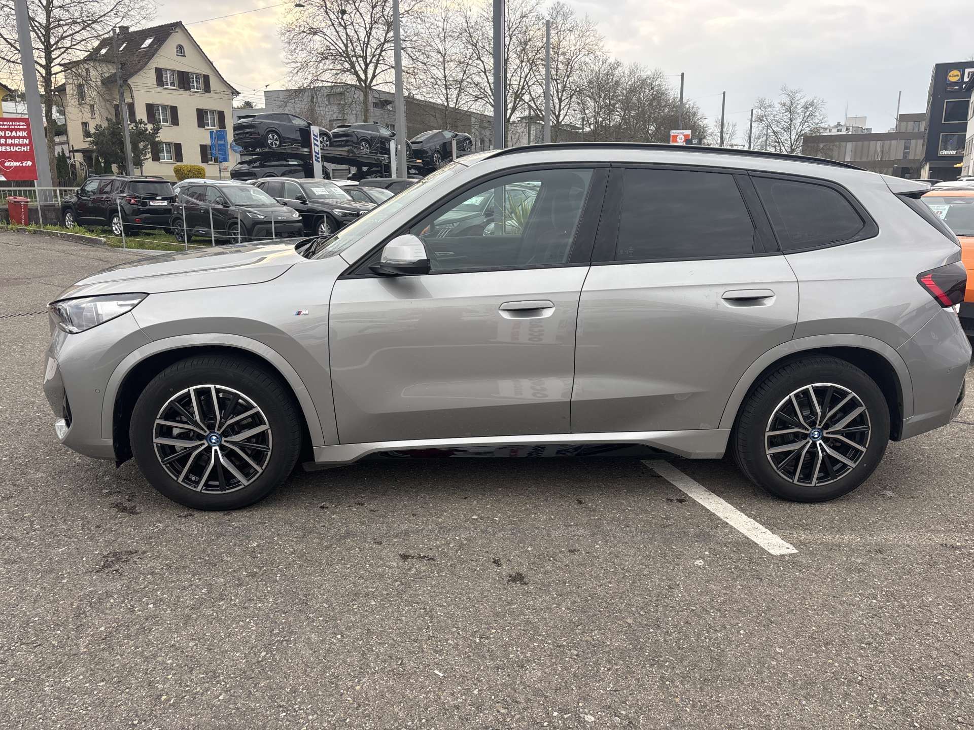BMW iX1 xDrive 30 M Sport 306PS Automat-image-10
