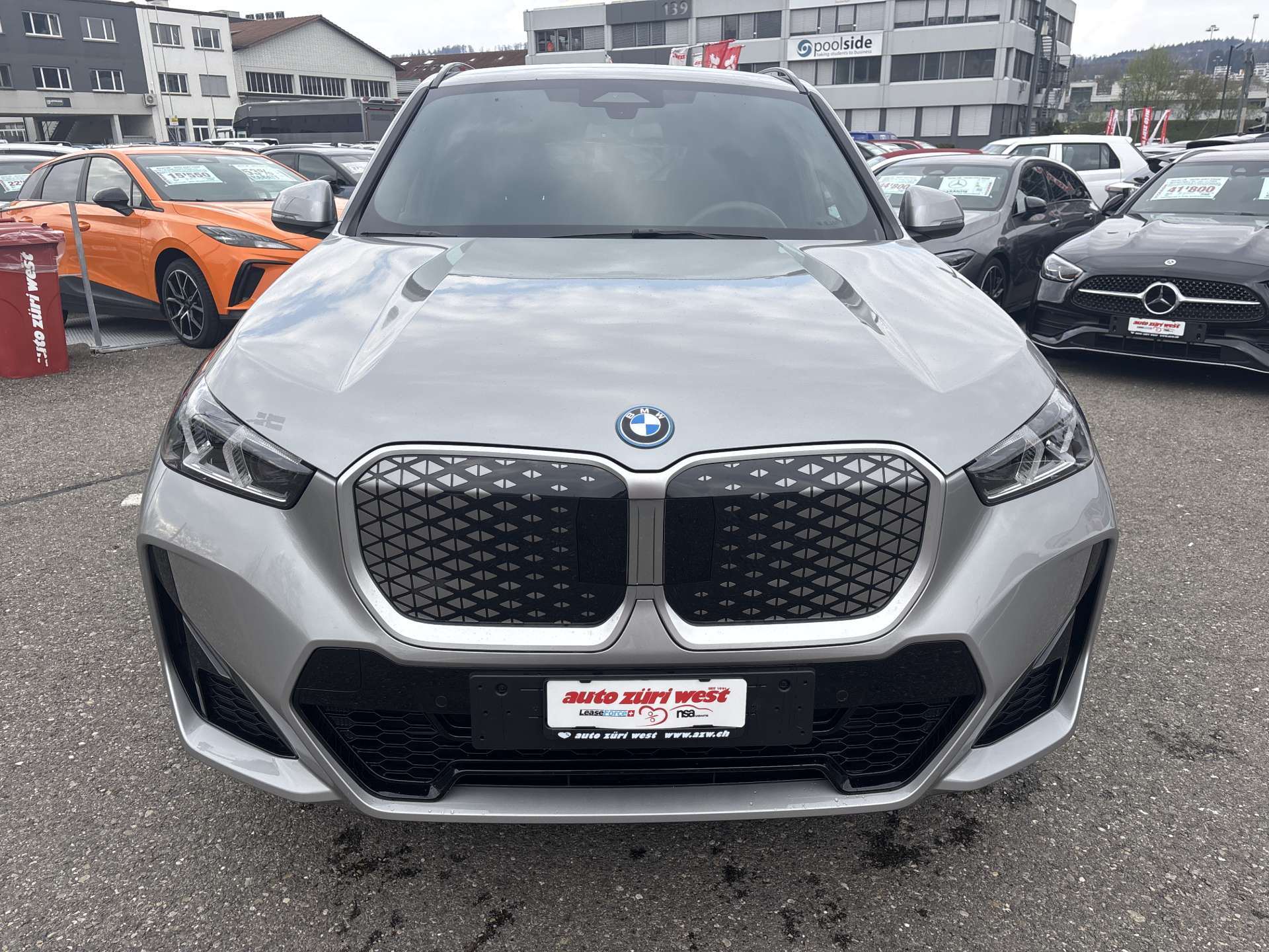 BMW iX1 xDrive 30 M Sport 306PS Automat-image-13