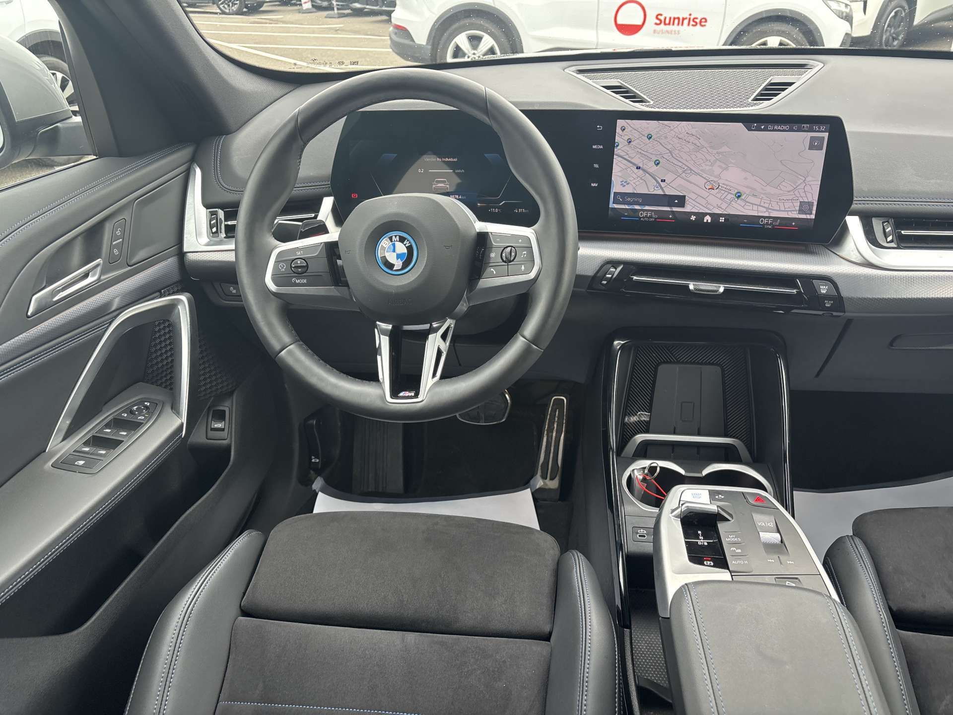 BMW iX1 xDrive 30 M Sport 306PS Automat-image-4
