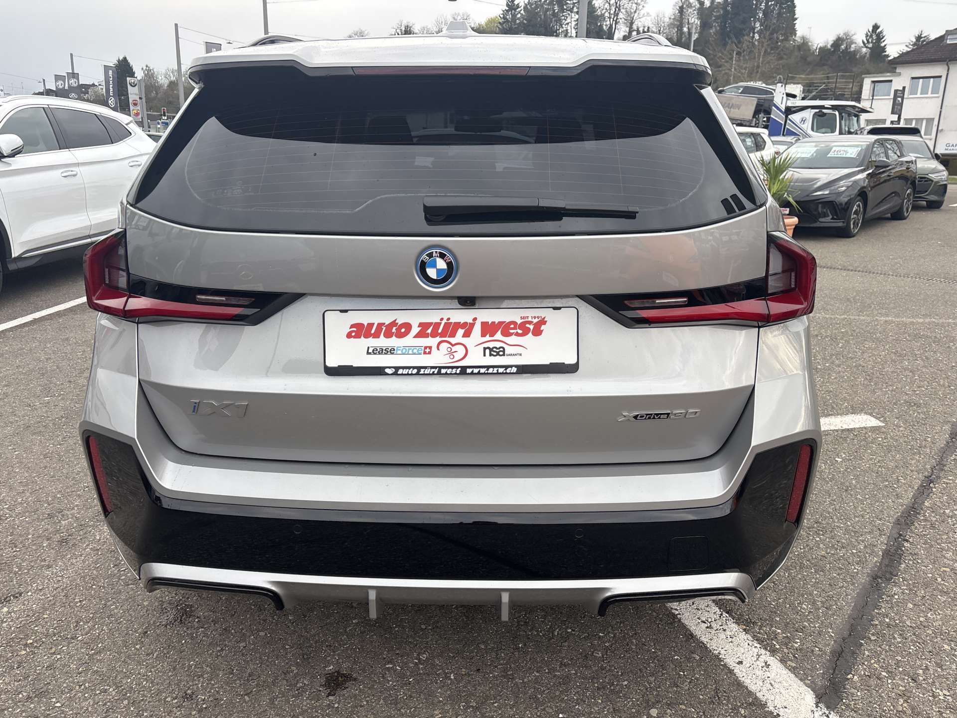 BMW iX1 xDrive 30 M Sport 306PS Automat-image-11