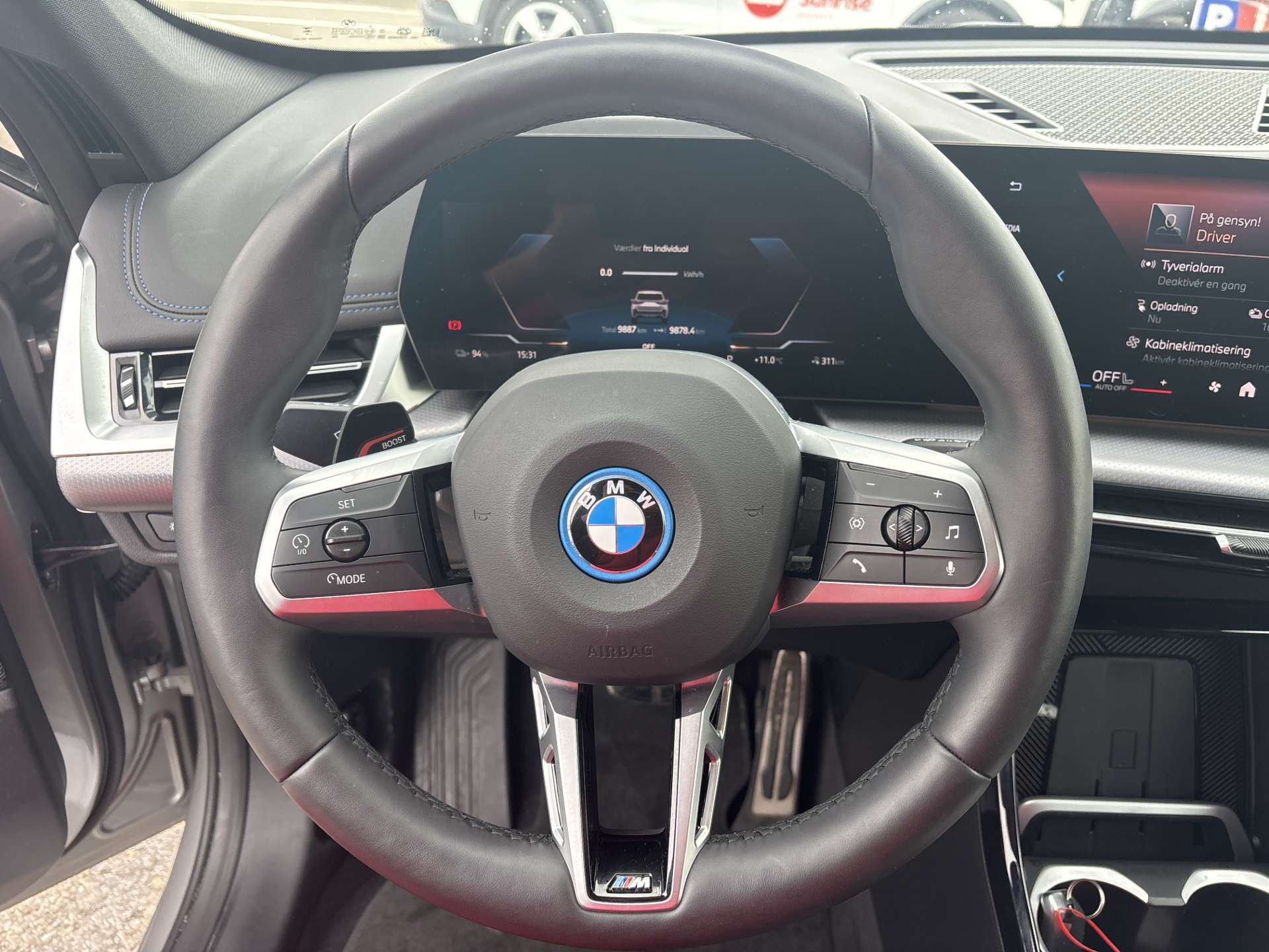 BMW iX1 xDrive 30 M Sport 306PS Automat-image-15