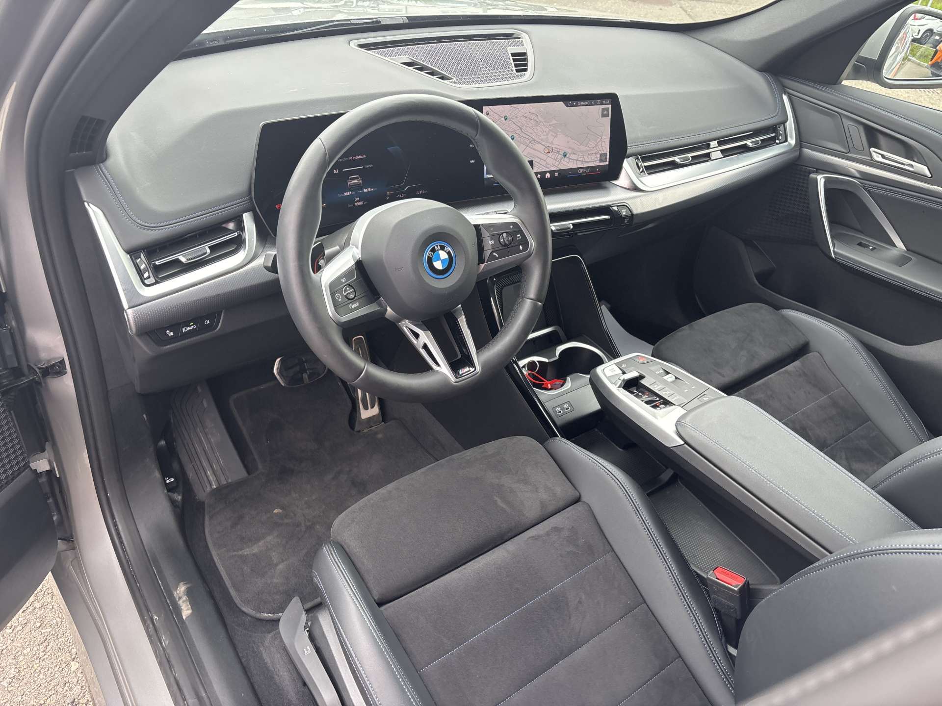 BMW iX1 xDrive 30 M Sport 306PS Automat-image-5