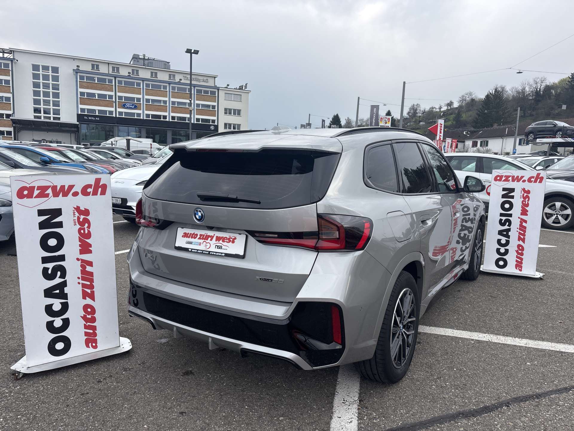 BMW iX1 xDrive 30 M Sport 306PS Automat-image-2