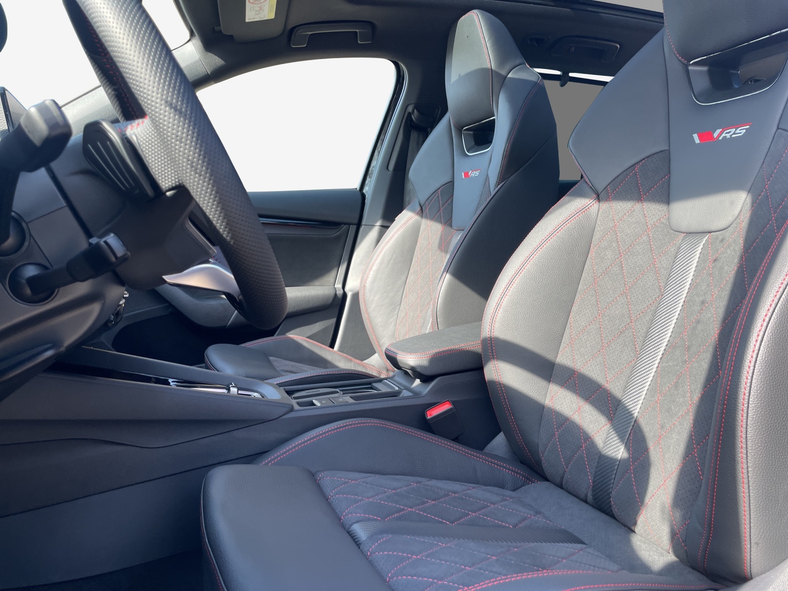 SKODA Octavia Combi 2.0 TSI DSG RS-image-14