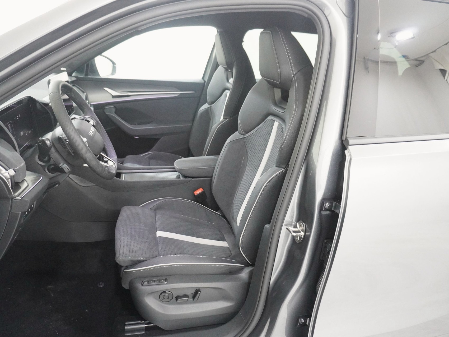 SKODA Kodiaq 1,5 TSI iV Plug-in-Hybrid Sportline-image-12