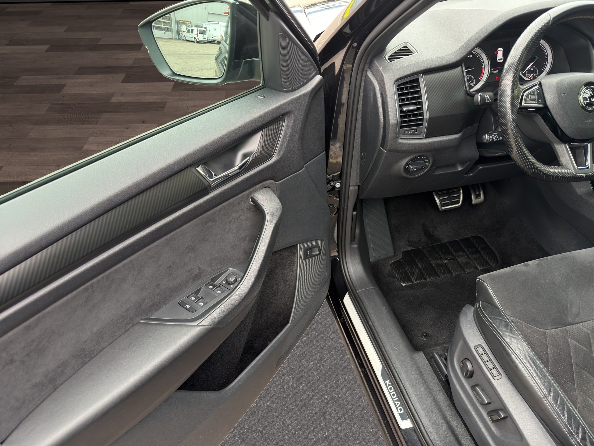 SKODA Kodiaq 2.0 TDI CR Sport Line 4x4 DSG-image-19